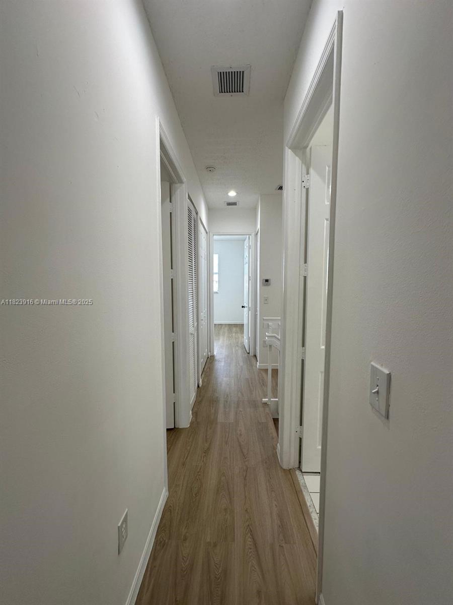 1018 Ne 42nd Ter Property Photo 26