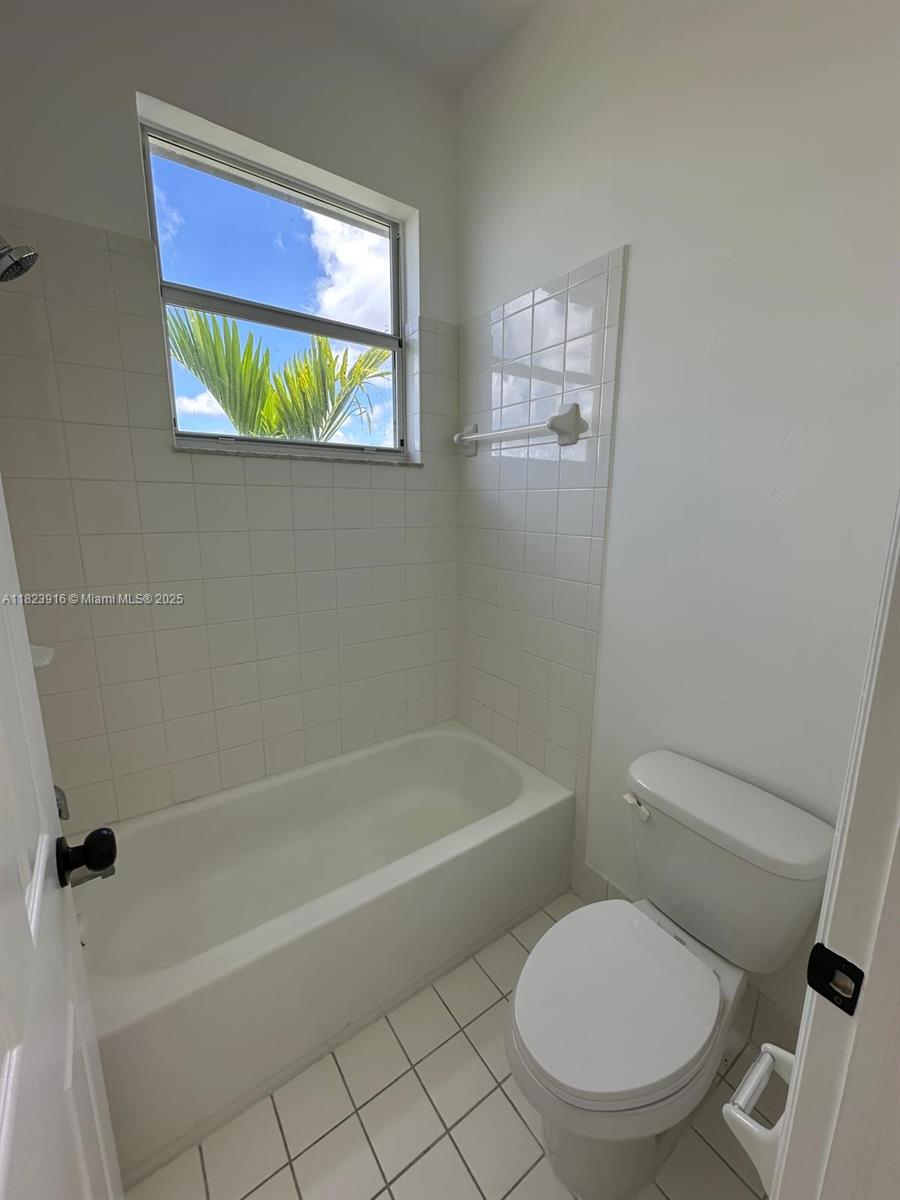 1018 Ne 42nd Ter Property Photo 30