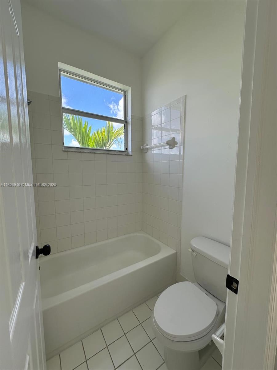 1018 Ne 42nd Ter Property Photo 31