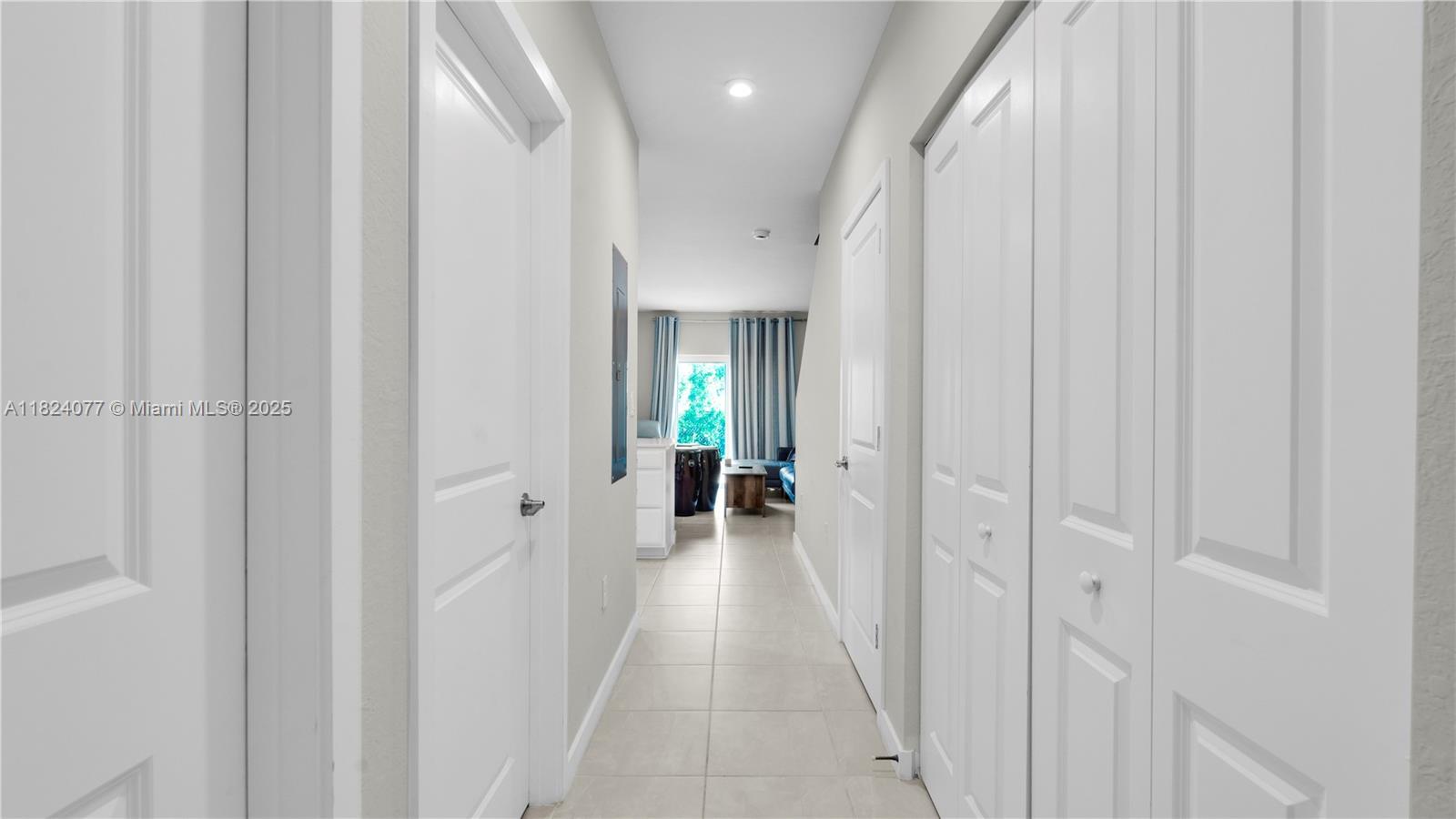 1025 Nw 4th Ter Property Photo 3
