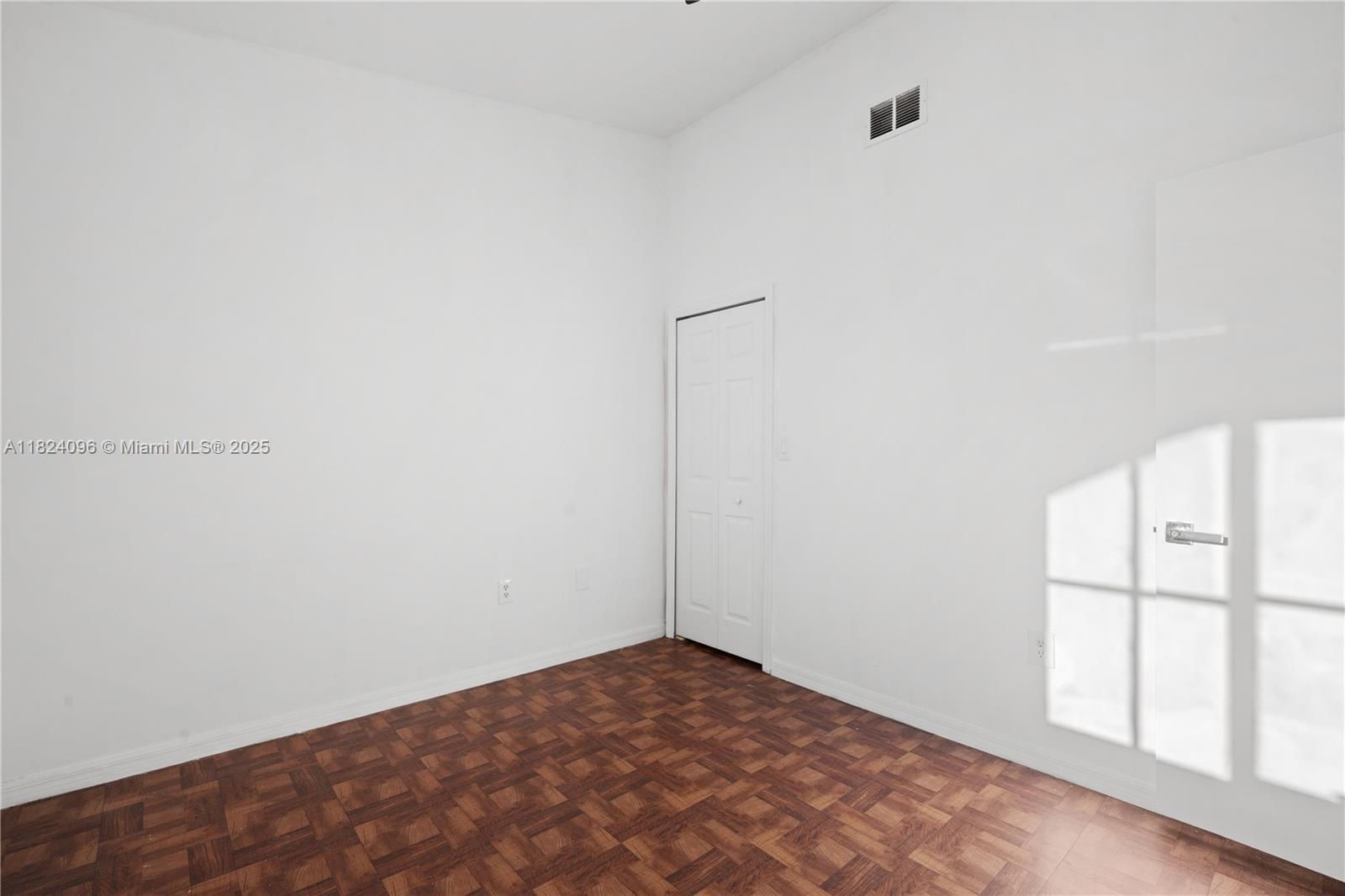 2911 Se 13th Ave 205-49 Property Photo 6