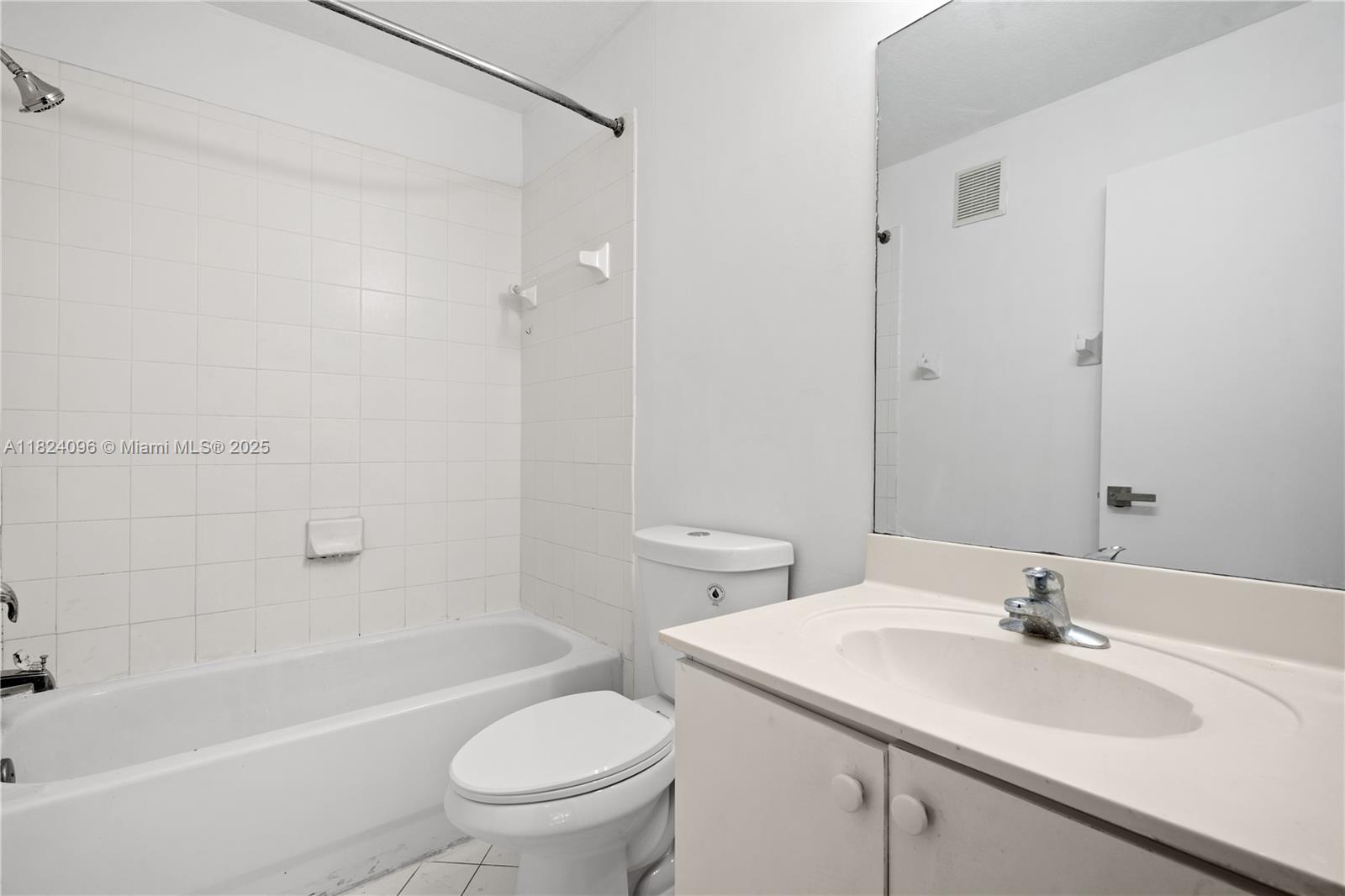 2911 Se 13th Ave 205-49 Property Photo 14