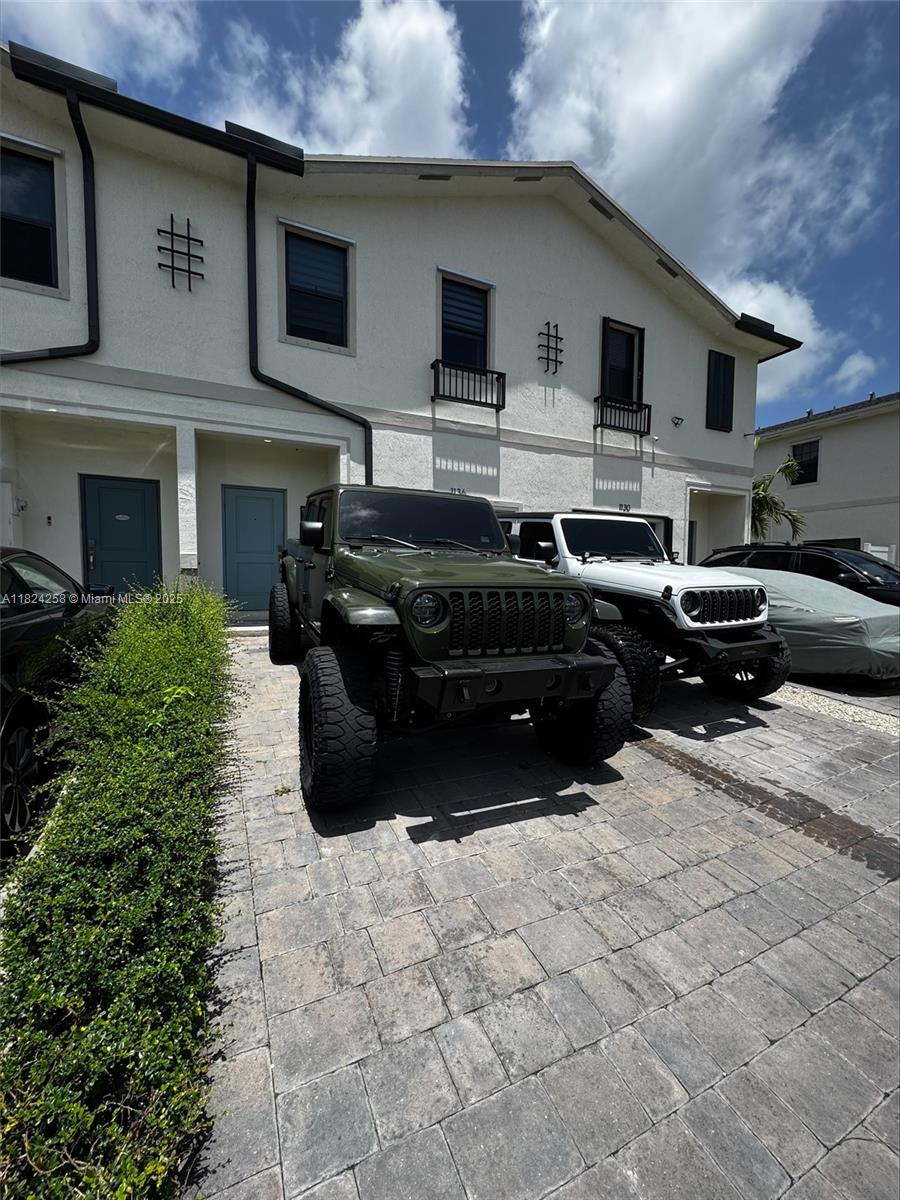 1136 SW 6th Ave Property Photo 1