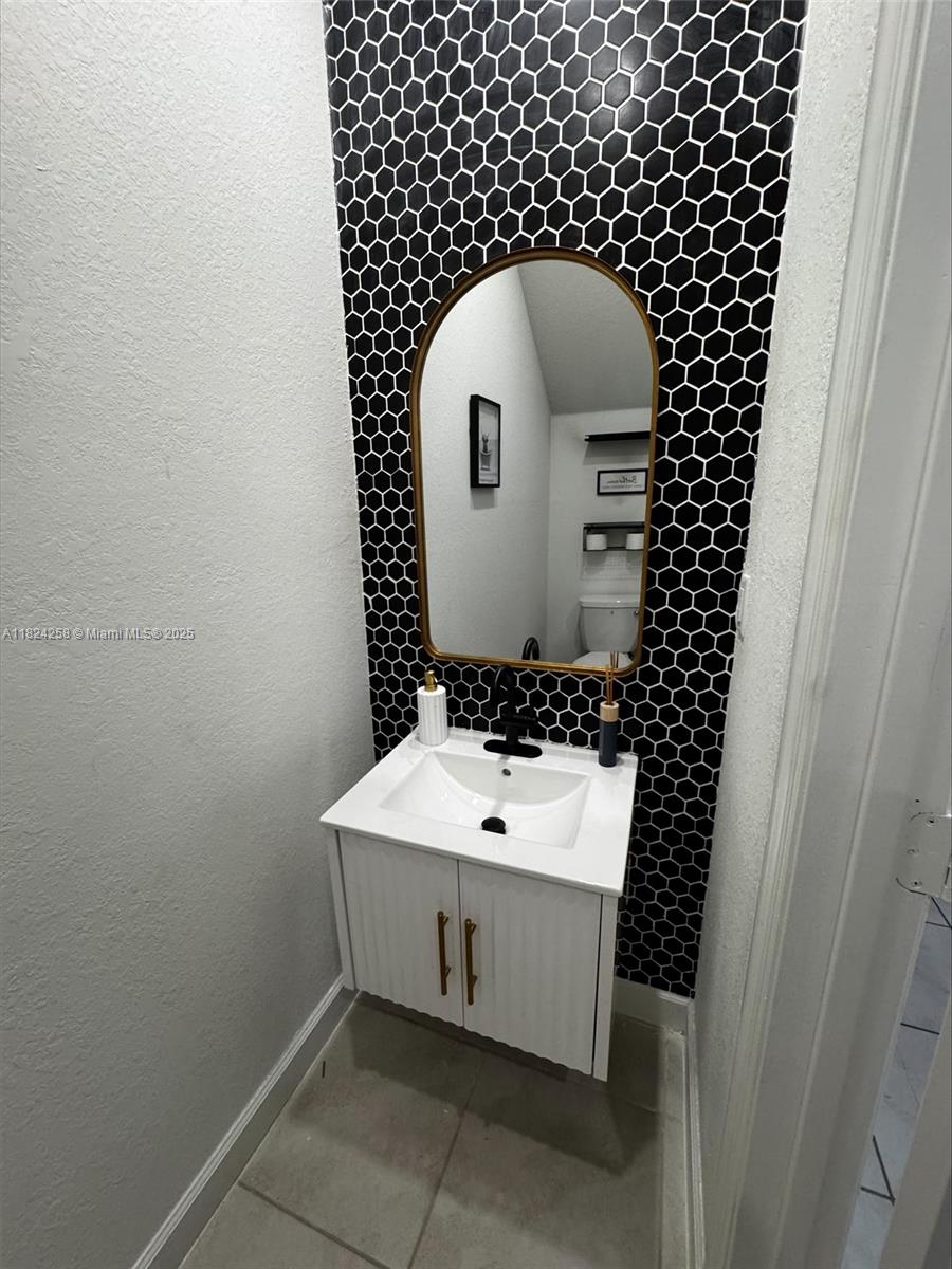 1136 Sw 6th Ave Property Photo 8