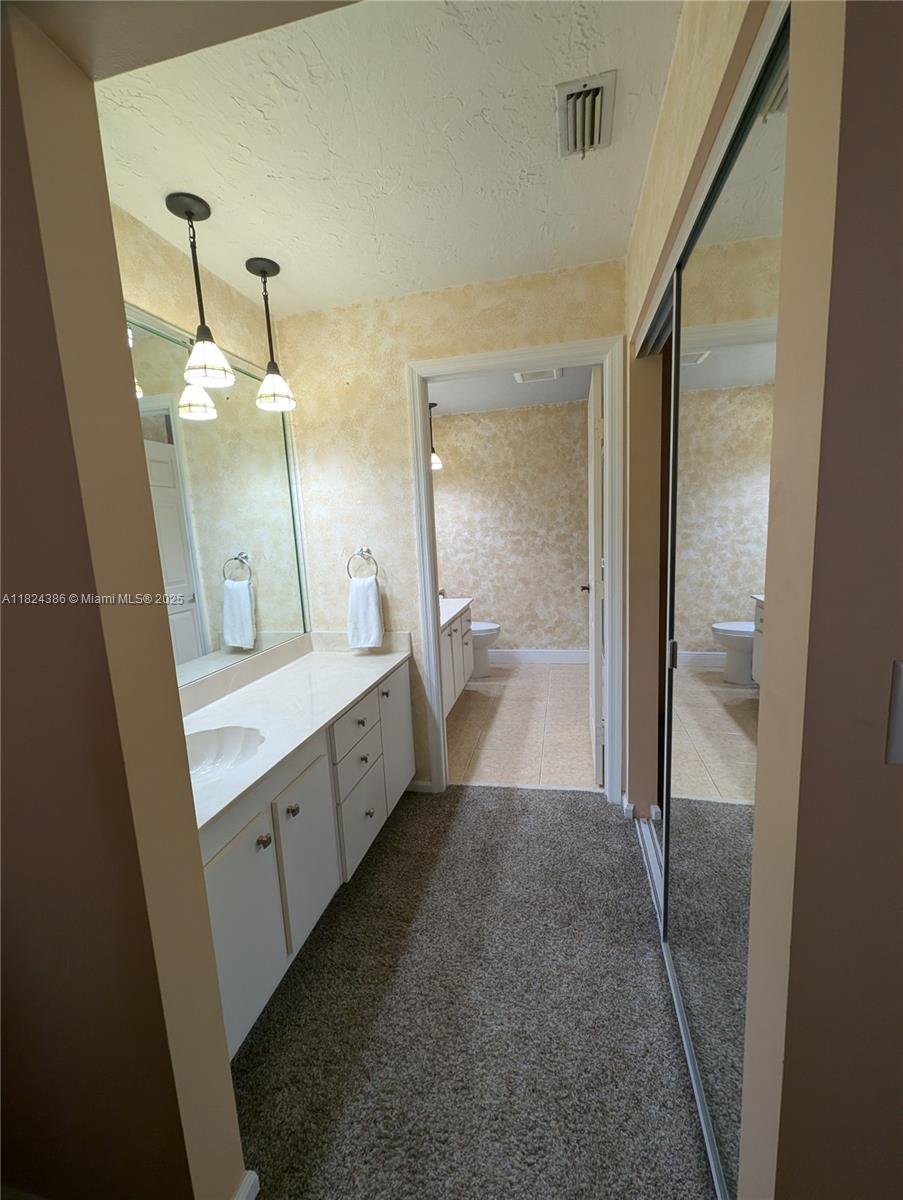 585 Se 25th Ln Property Photo 13