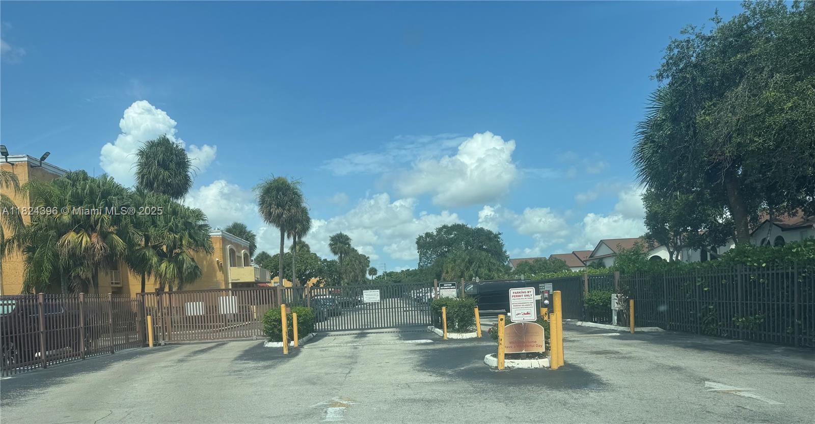 17901 NW 68 T208 Property Photo 1