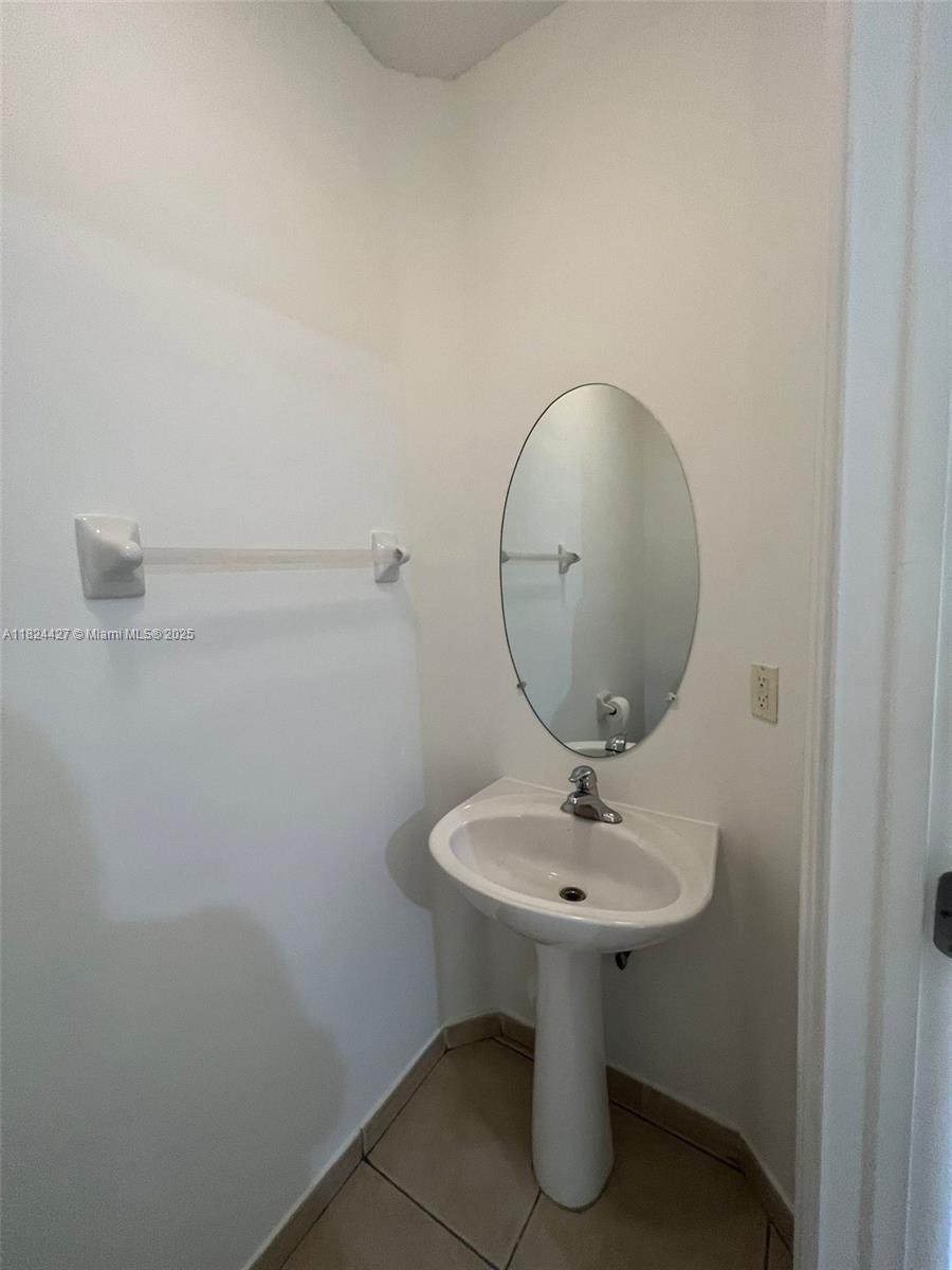 2227 Se 23rd Ter 2227 Property Photo 7