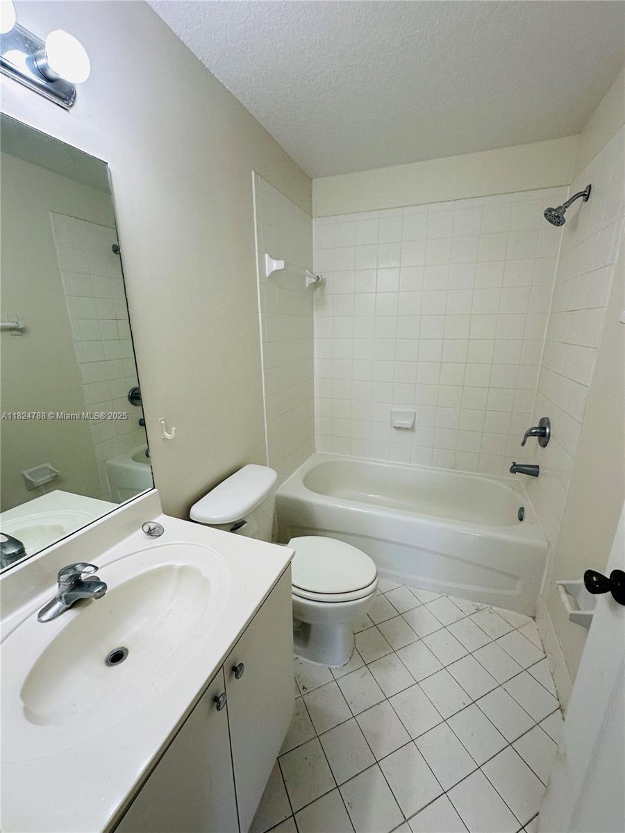 1251 Se 28th Ct 203 Property Photo 16