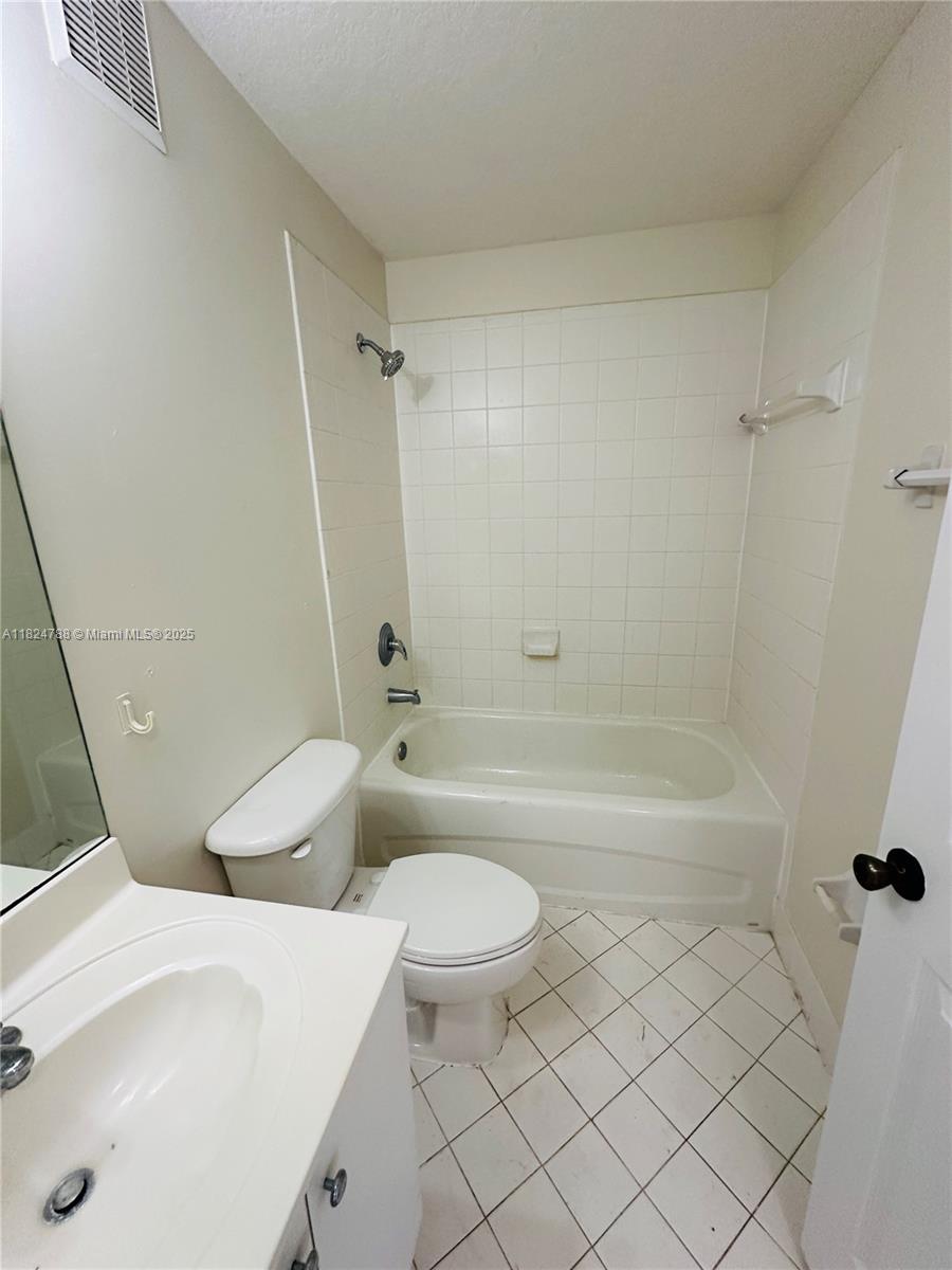 1251 Se 28th Ct 203 Property Photo 18