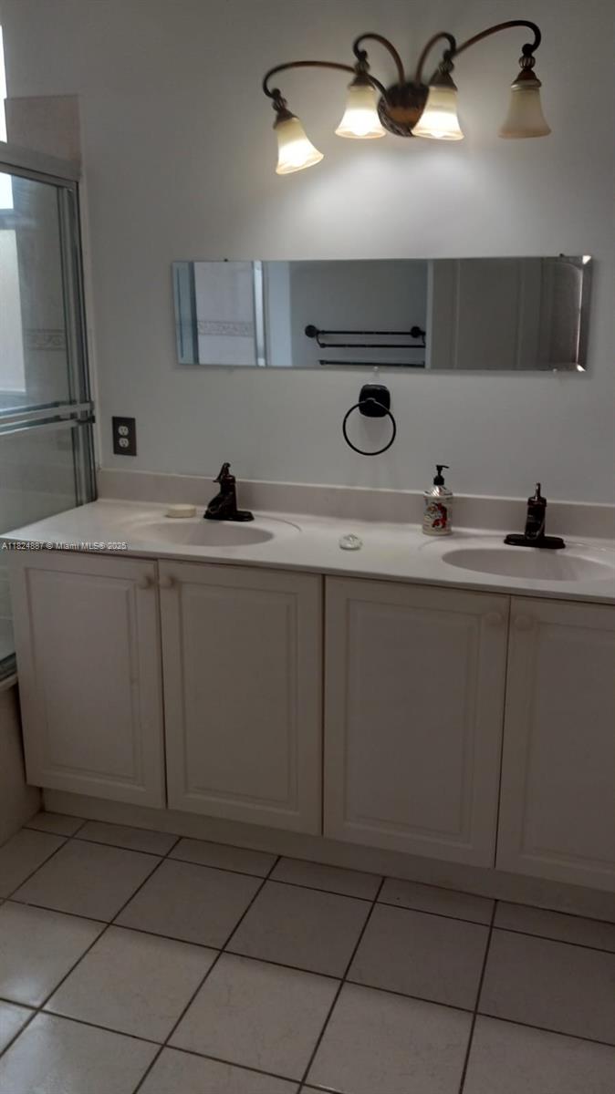 1037 Ne 37th Pl Property Photo 15