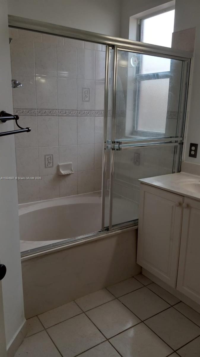 1037 Ne 37th Pl Property Photo 16