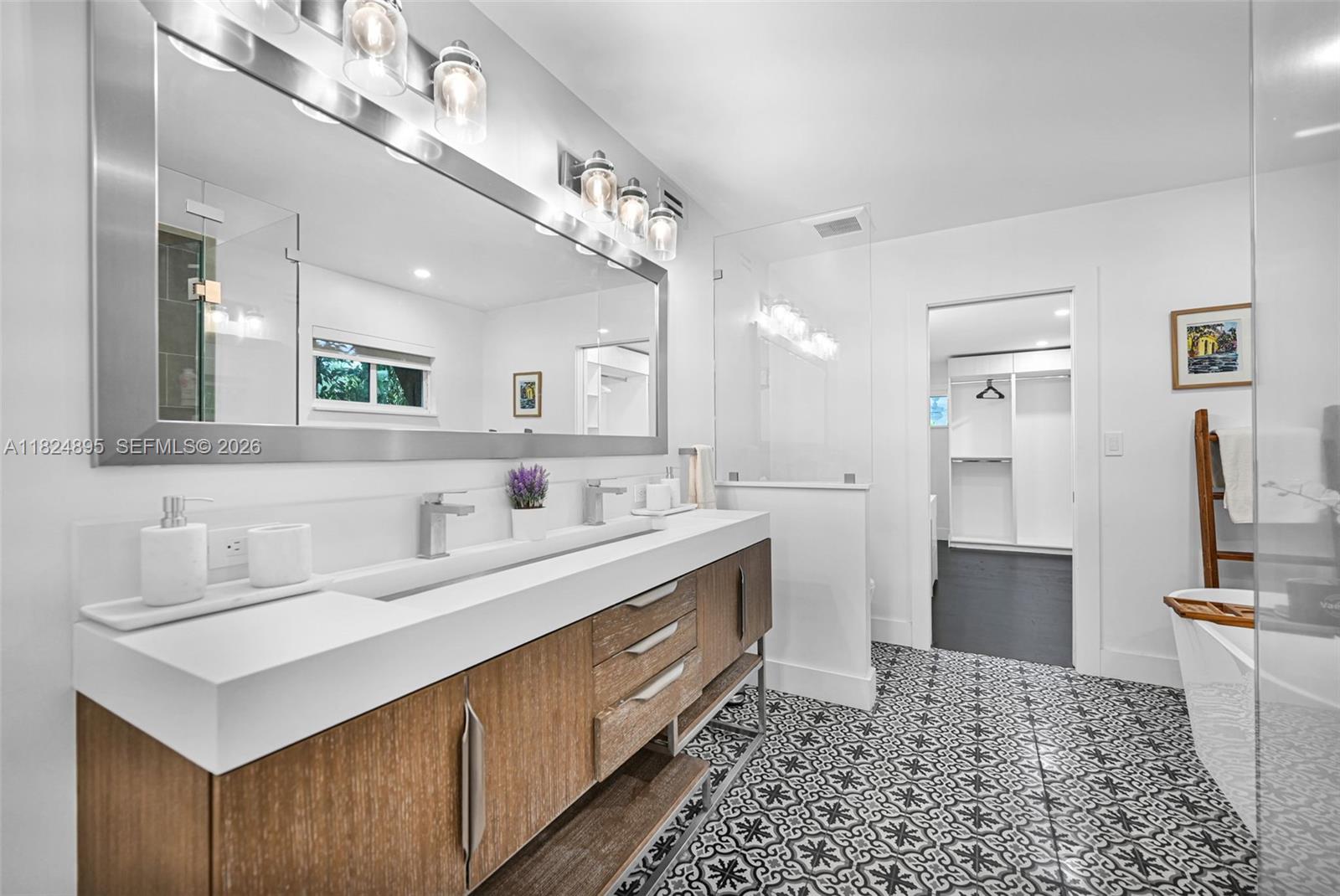 150 Ne 50 A Property Photo 11