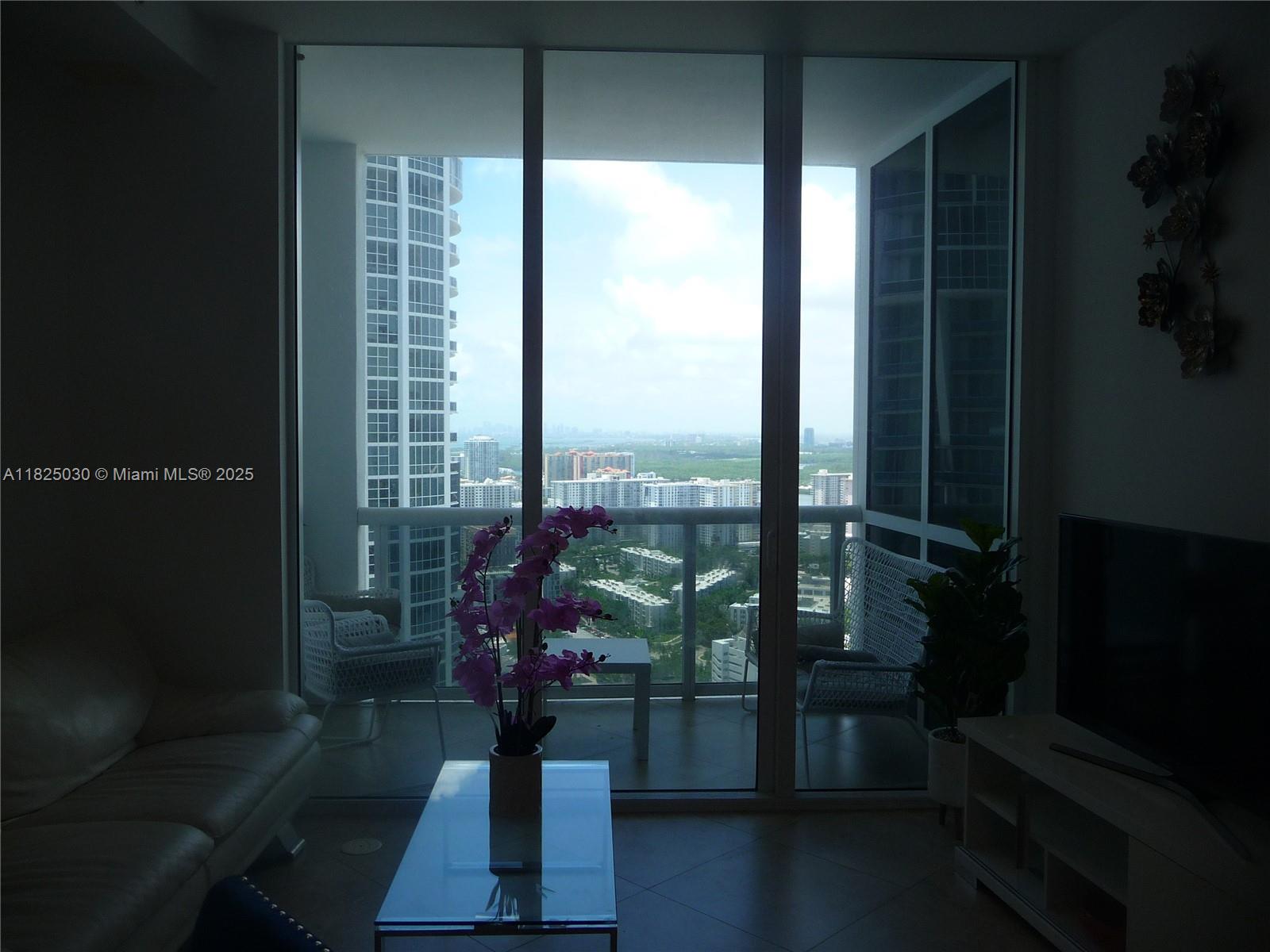 18201 Collins Ave 4705 Property Photo 2