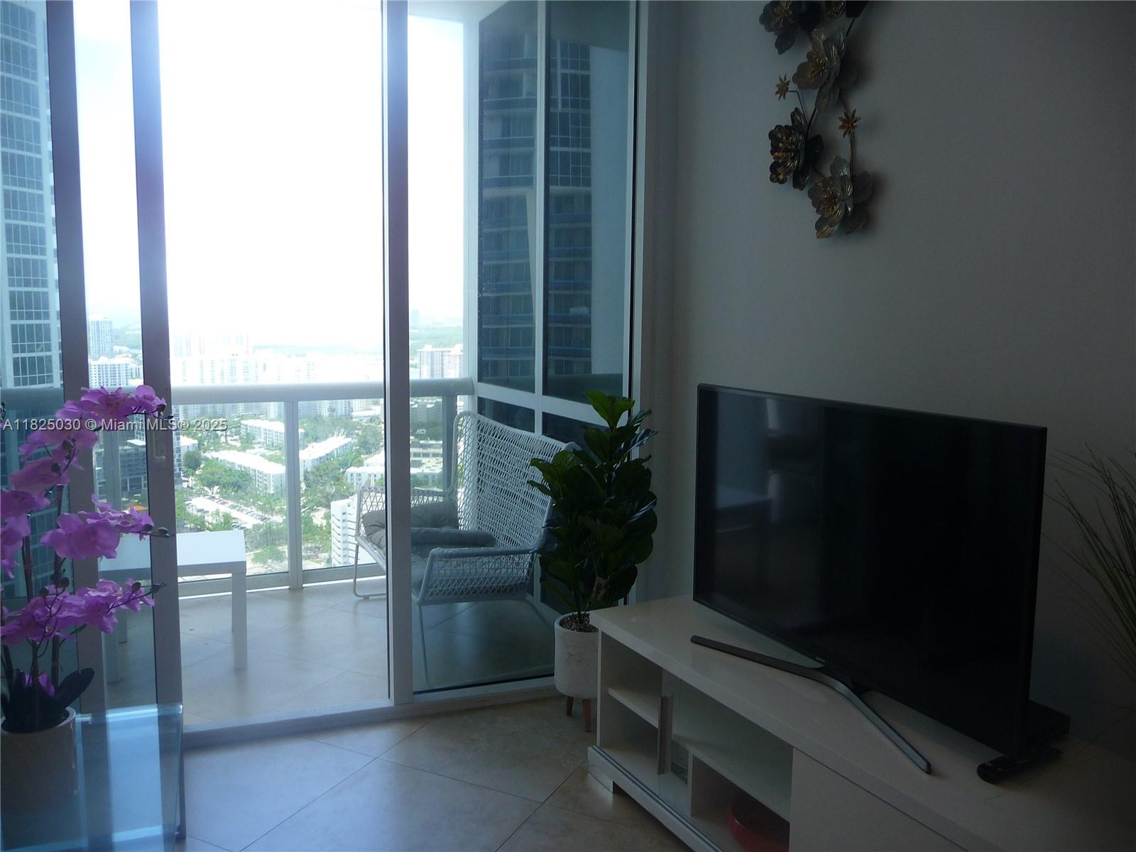 18201 Collins Ave 4705 Property Photo 4