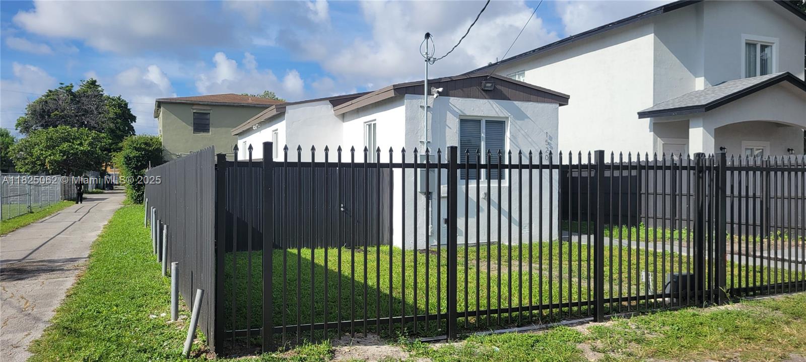 1520 Nw 69th St Property Photo 1