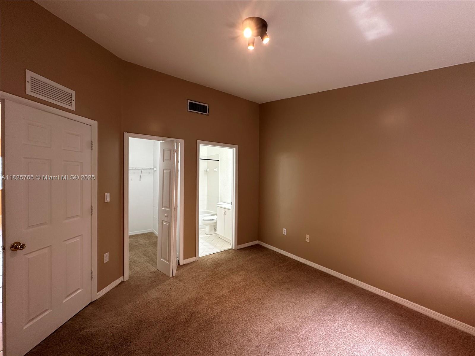 2921 Se 13th Rd 204-39 Property Photo 9