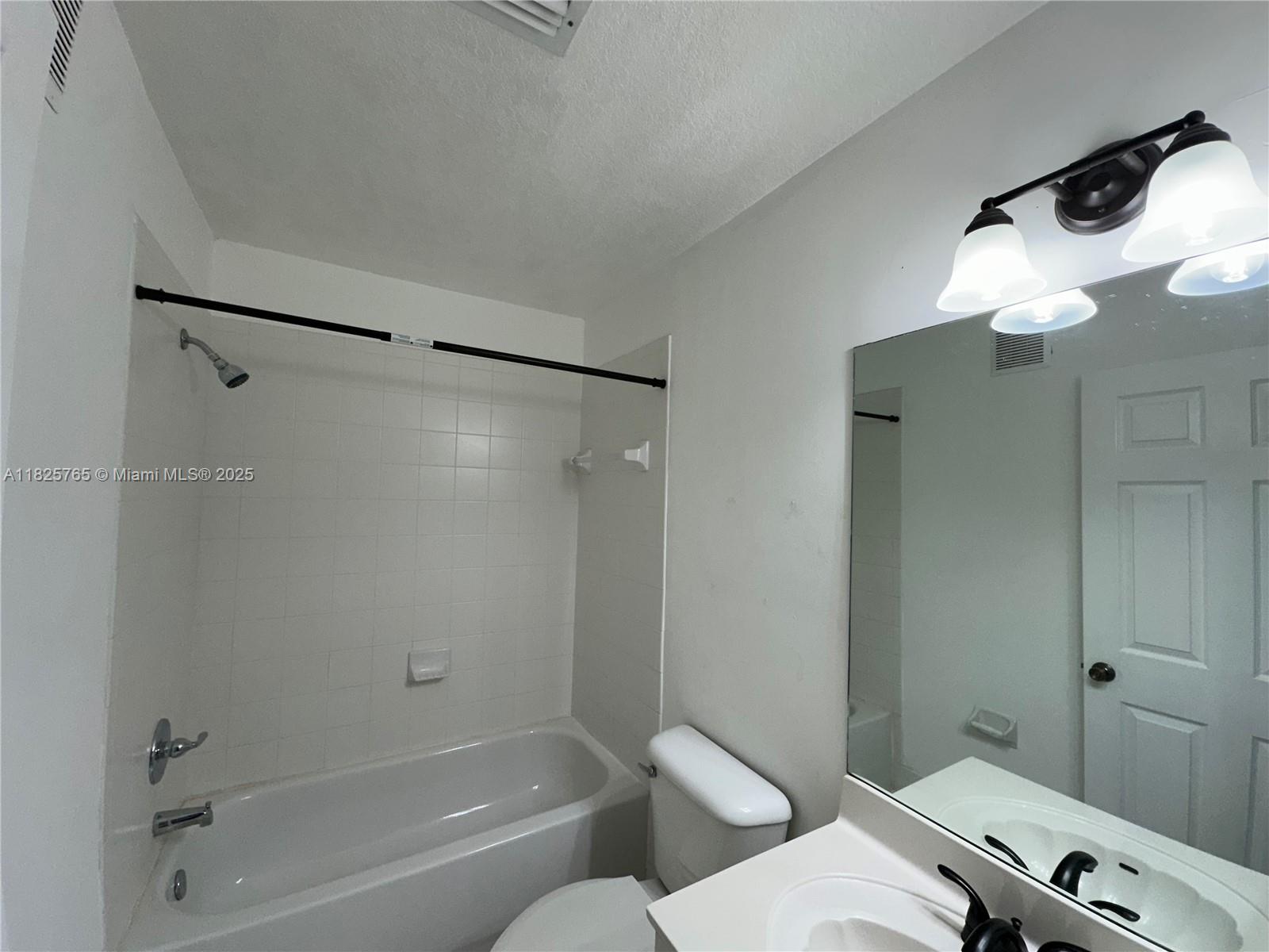 2921 Se 13th Rd 204-39 Property Photo 10