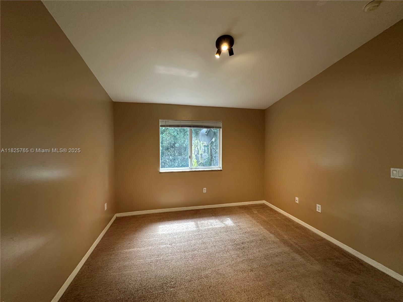 2921 Se 13th Rd 204-39 Property Photo 13