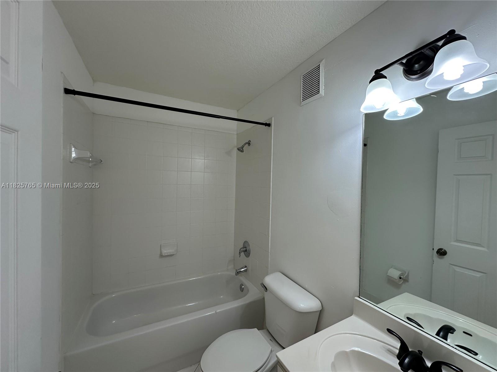 2921 Se 13th Rd 204-39 Property Photo 15