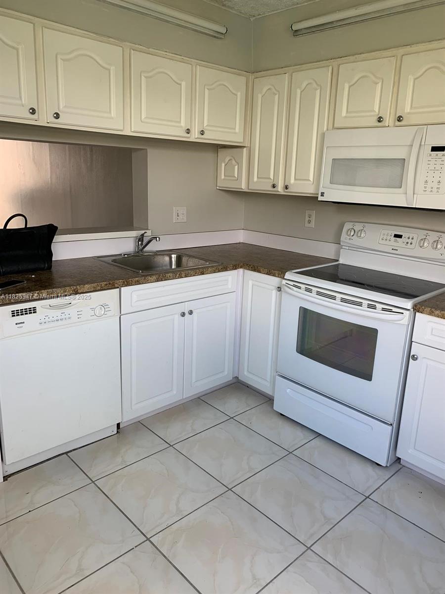 1190 Washington Cir 1190c Property Photo 7