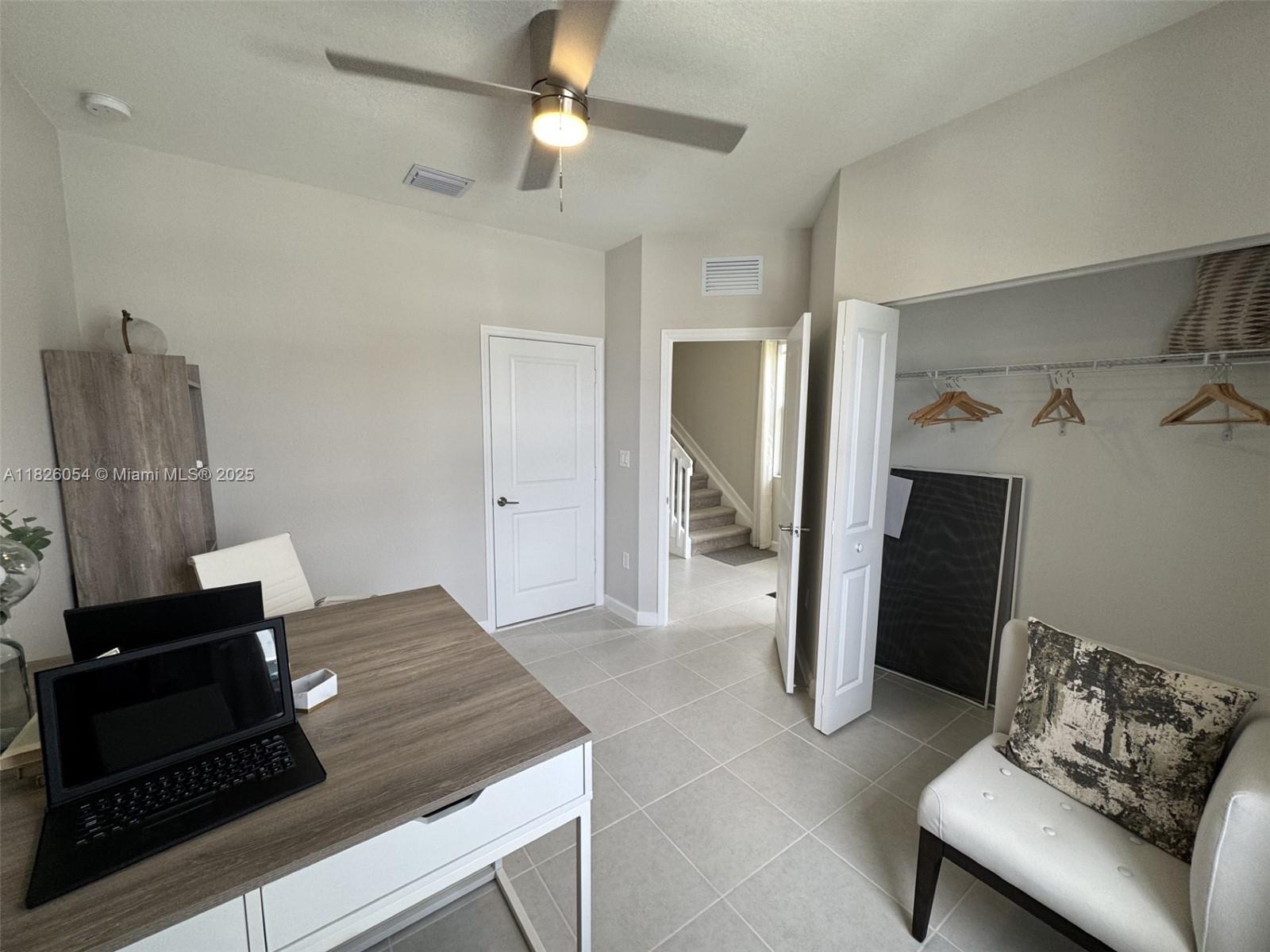 2856 Se 26th Ter . Property Photo 5