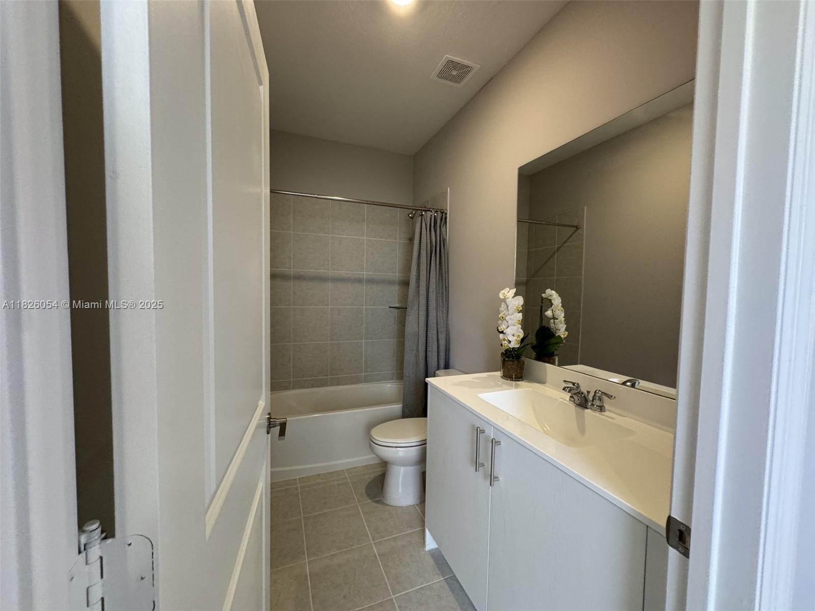 2856 Se 26th Ter . Property Photo 7