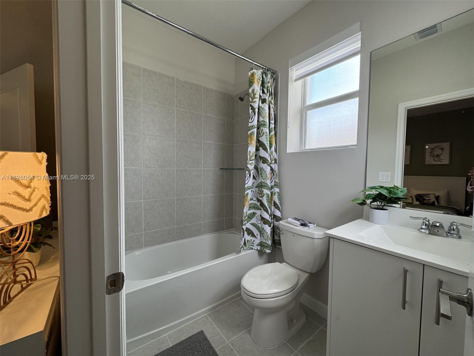 2856 Se 26th Ter . Property Photo 17