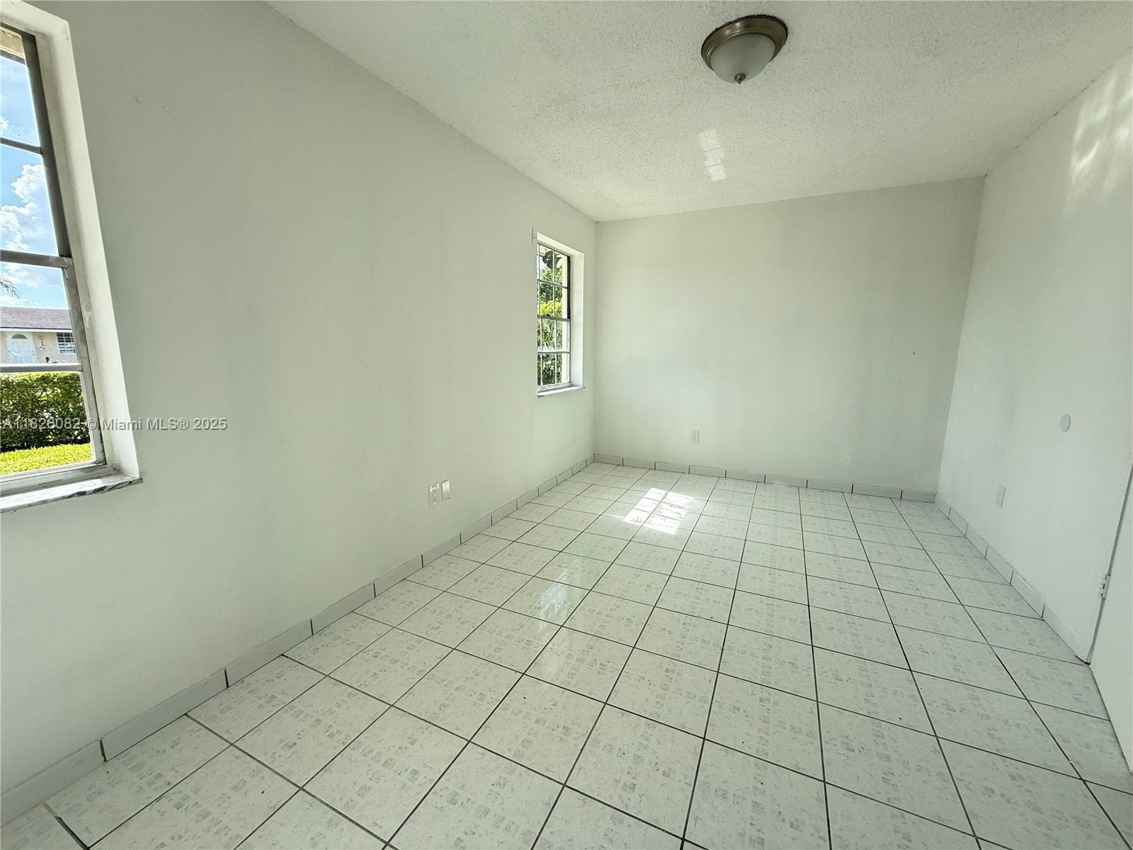548 Sw 17th Ave 0 Property Photo 3