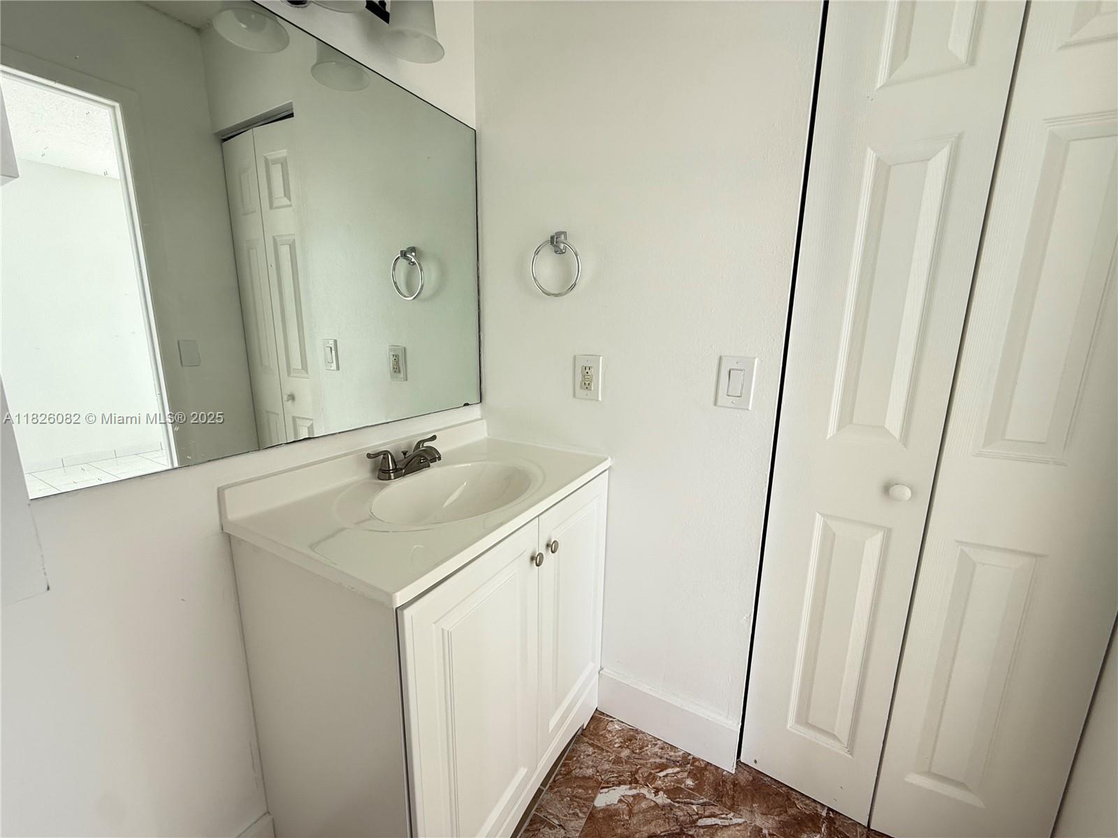 548 Sw 17th Ave 0 Property Photo 5