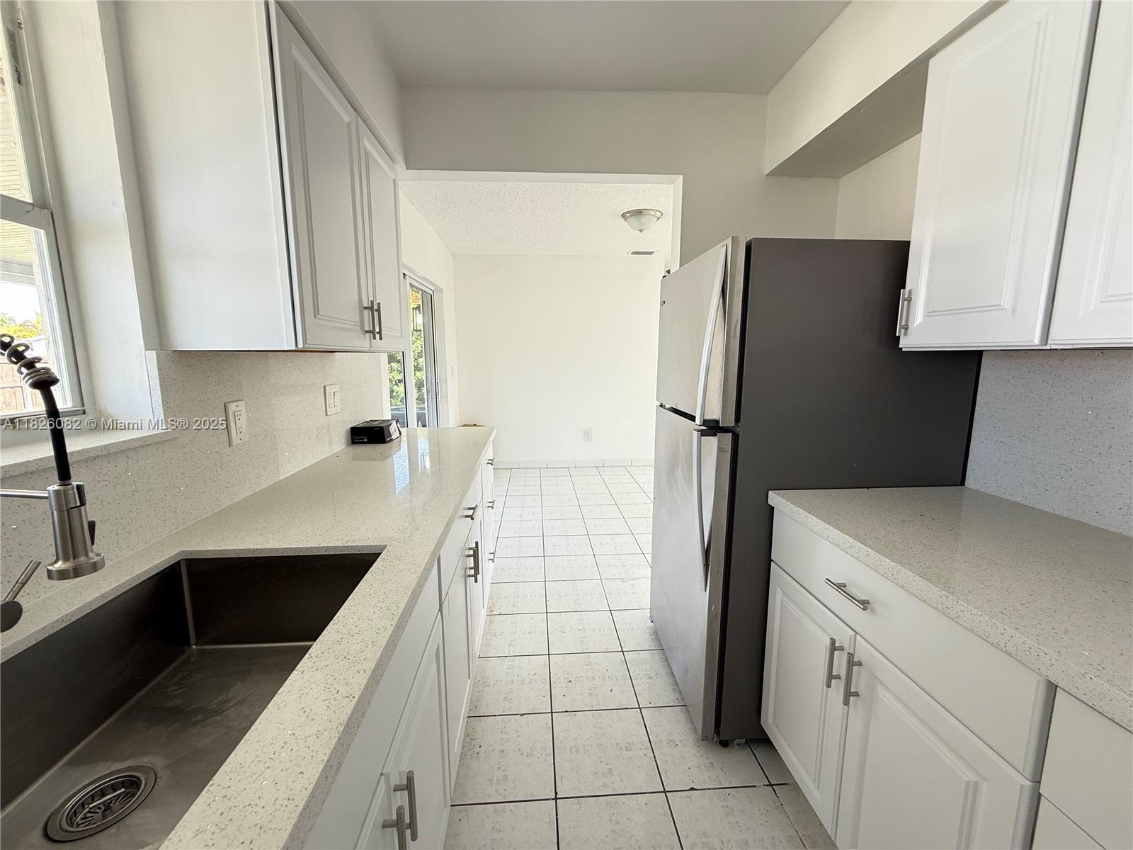 548 Sw 17th Ave 0 Property Photo 6
