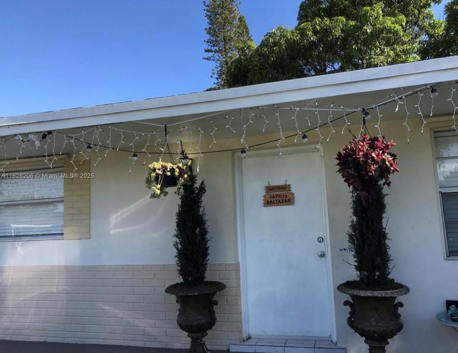 7023 SW 19th St Property Photo 1