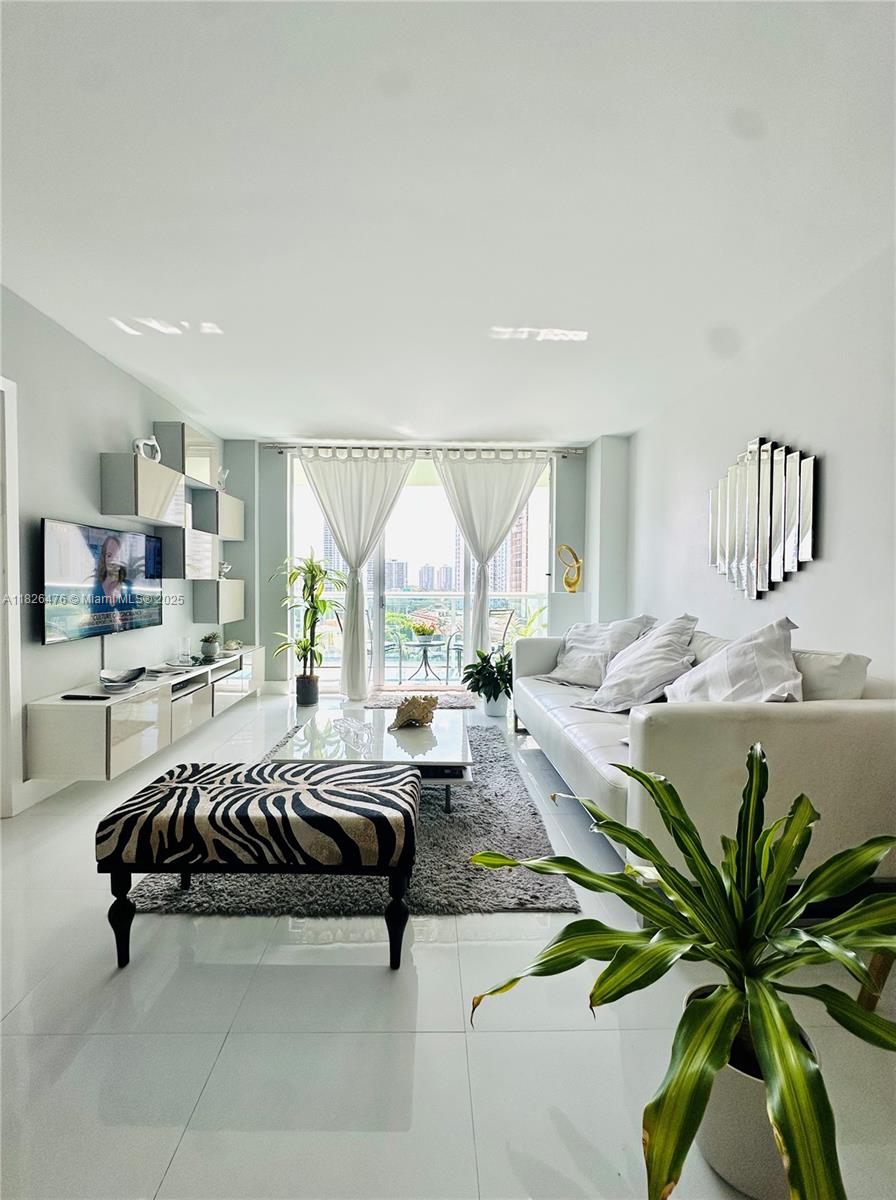 19390 Collins Ave 911 Property Photo 1