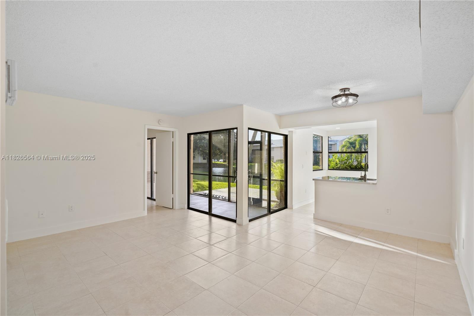 1160 Washington Cir 1160f Property Photo 4