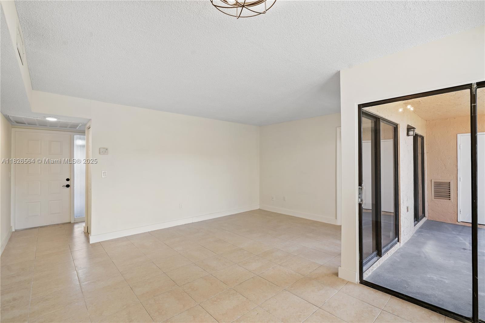1160 Washington Cir 1160f Property Photo 5