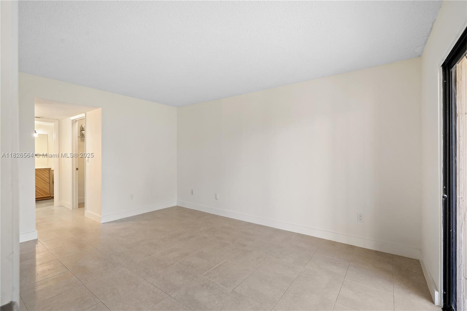 1160 Washington Cir 1160f Property Photo 9