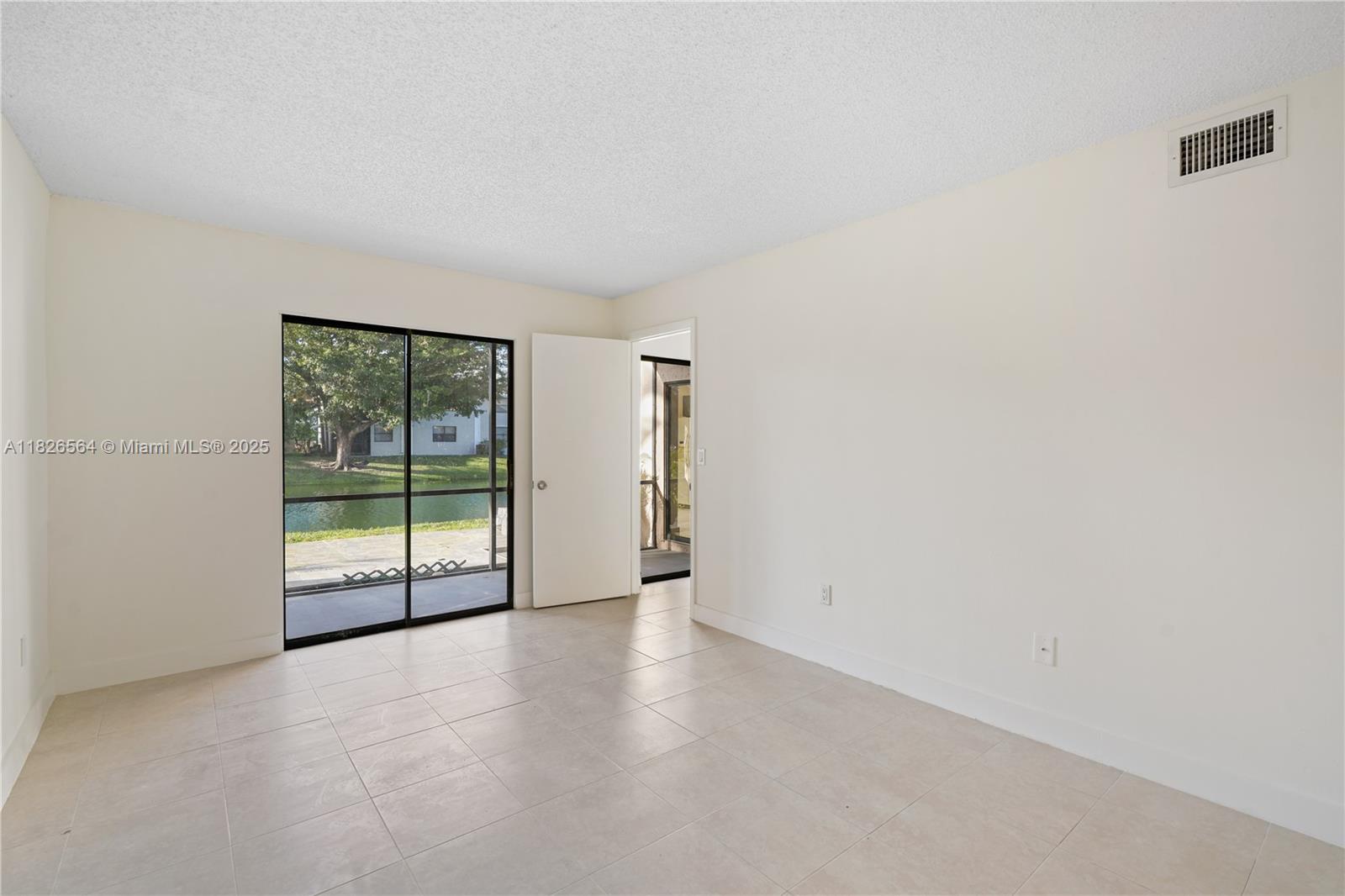 1160 Washington Cir 1160f Property Photo 10