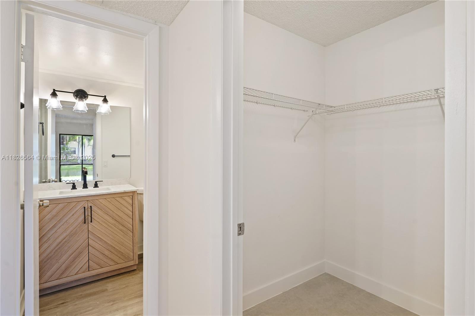 1160 Washington Cir 1160f Property Photo 12
