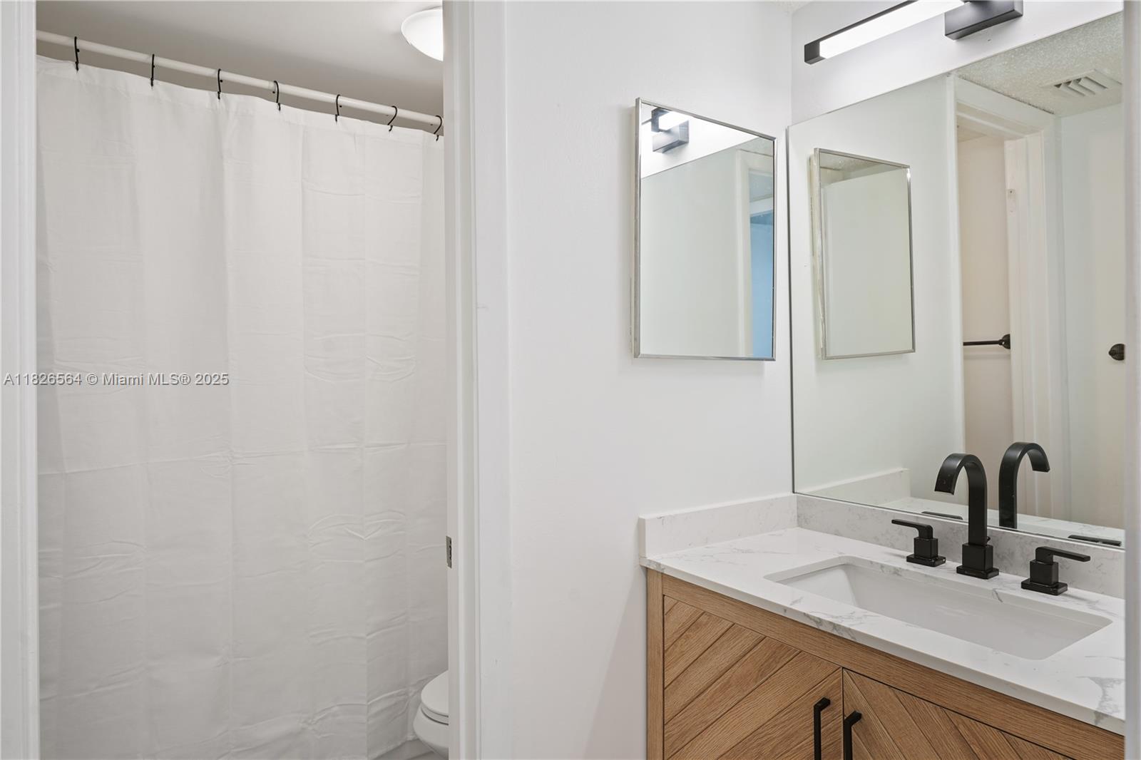 1160 Washington Cir 1160f Property Photo 17