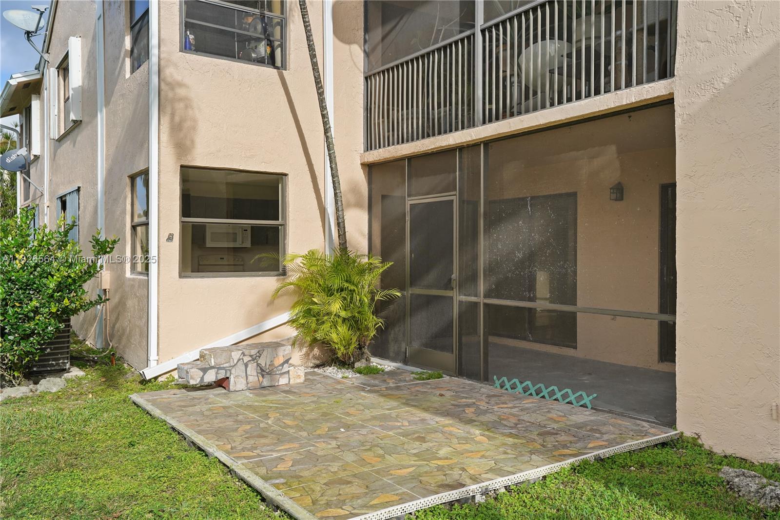 1160 Washington Cir 1160f Property Photo 18
