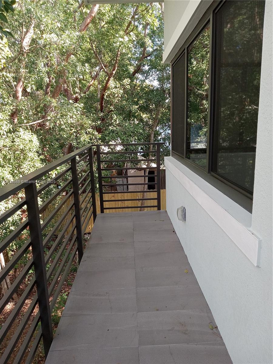 901 Estall St Property Photo 3