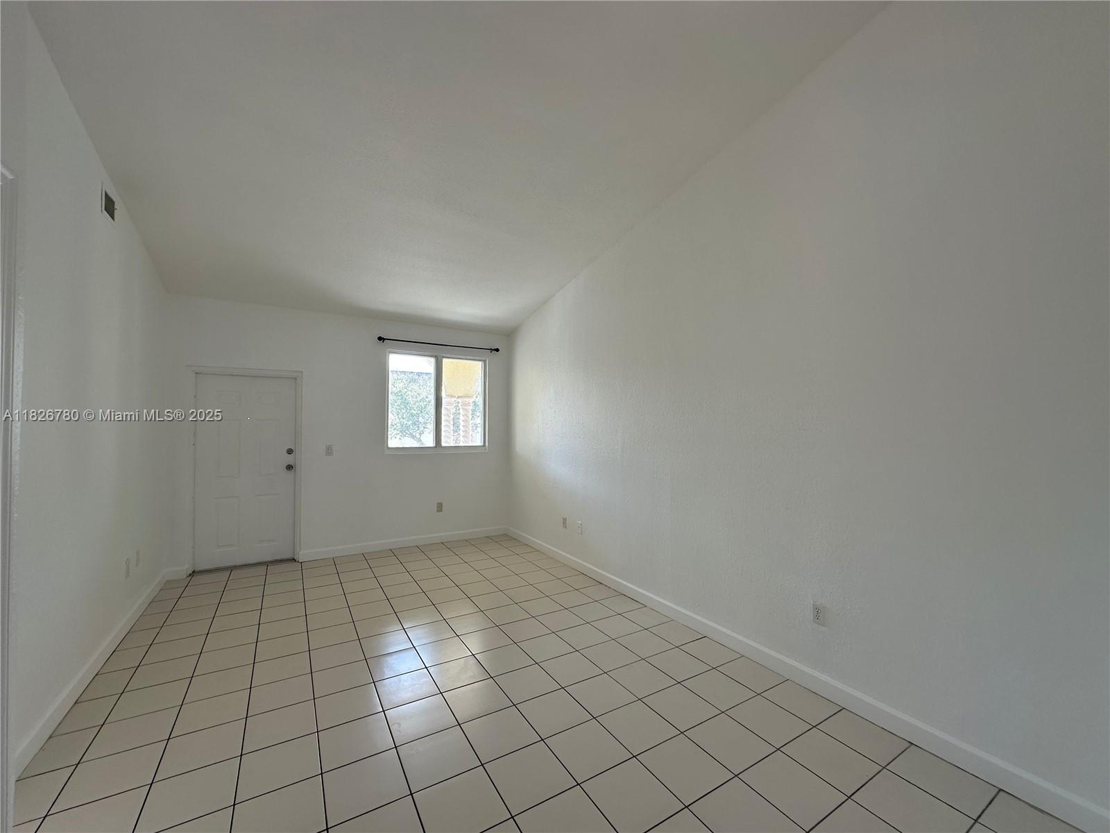 1651 Se 28th Ct 203 Property Photo 3