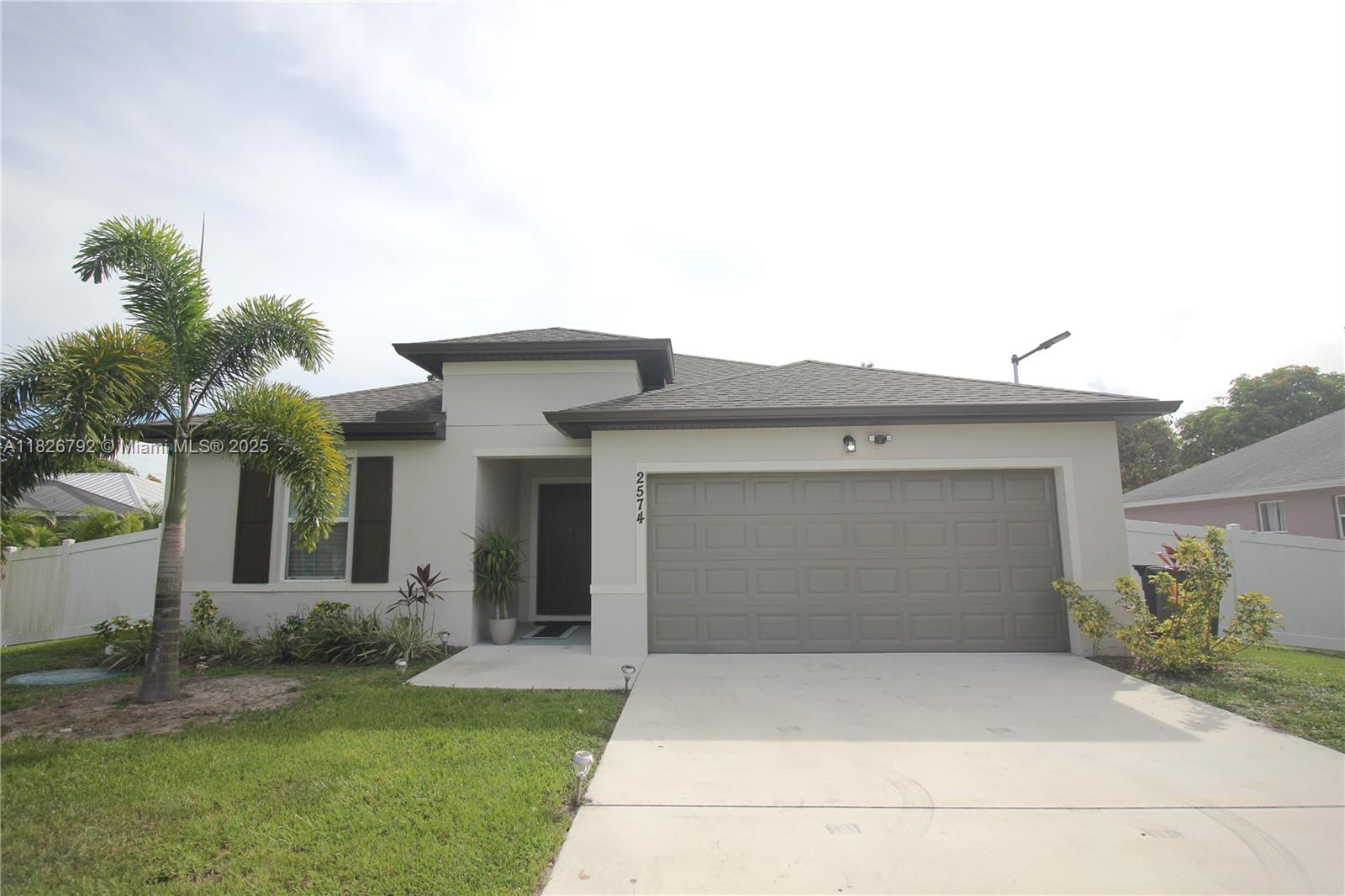 2574 Sw Cameo Blvd Property Photo 1