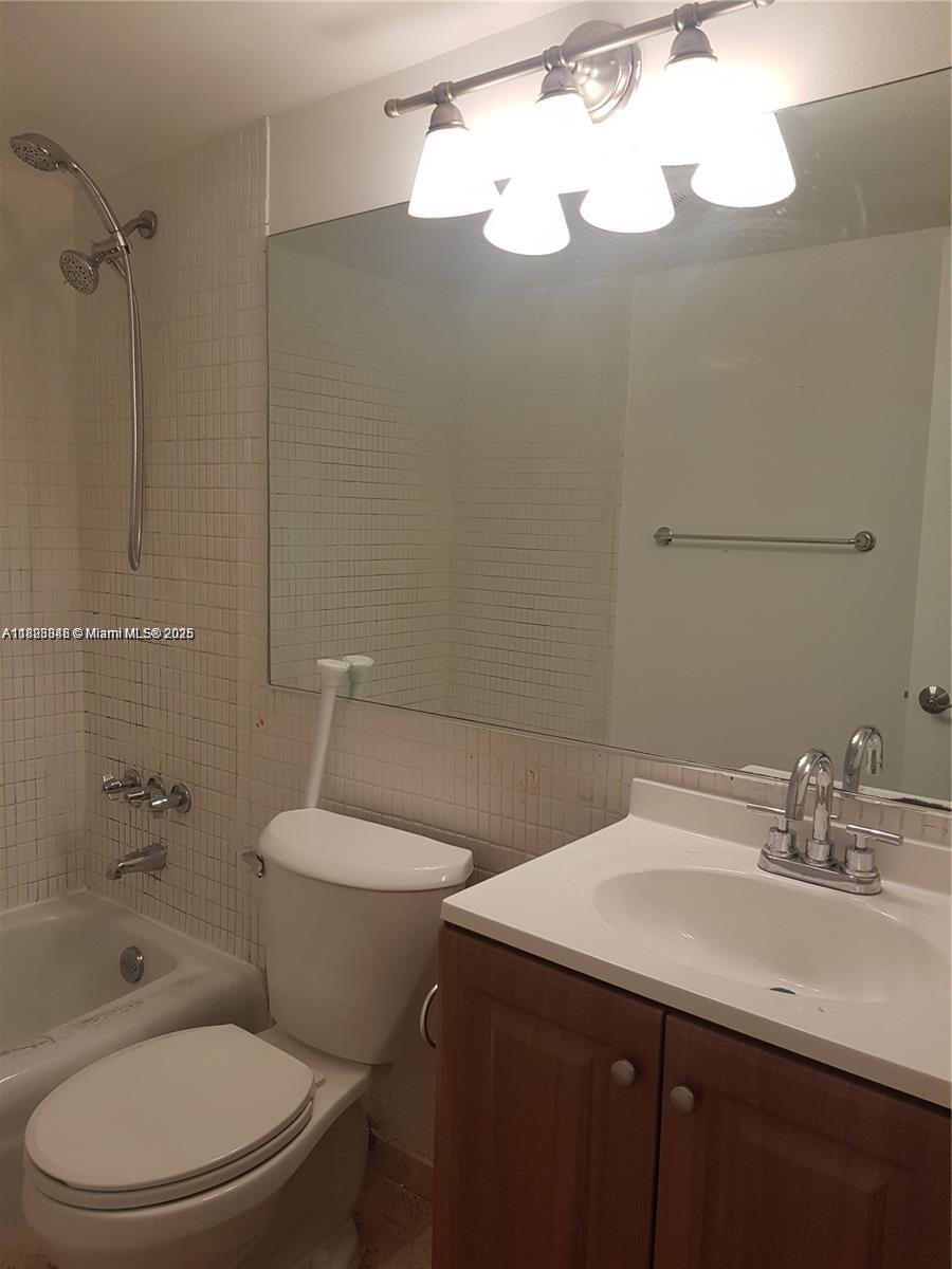 253 S Cypress Rd 237 Property Photo 16