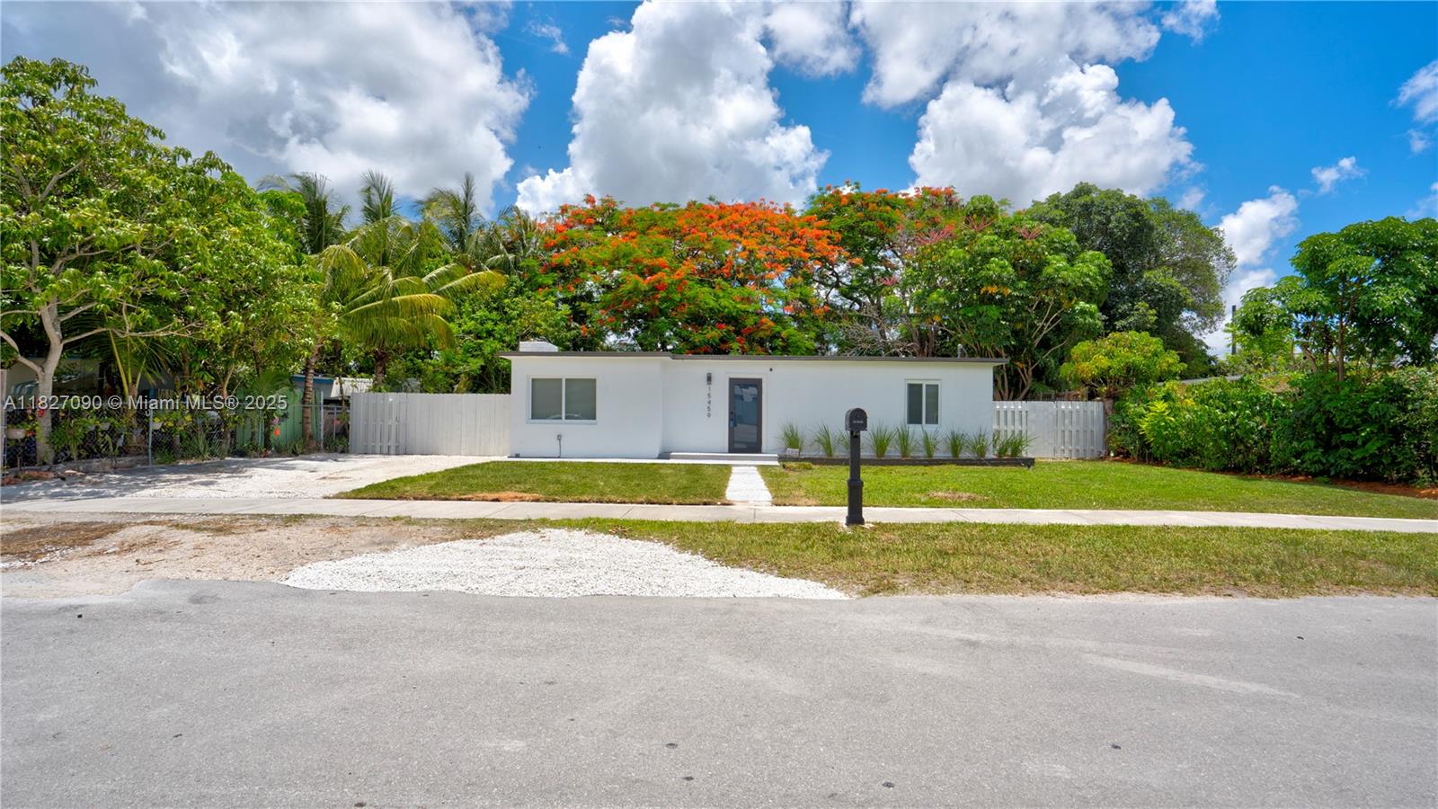 15459 Hayes Ln Property Photo 1