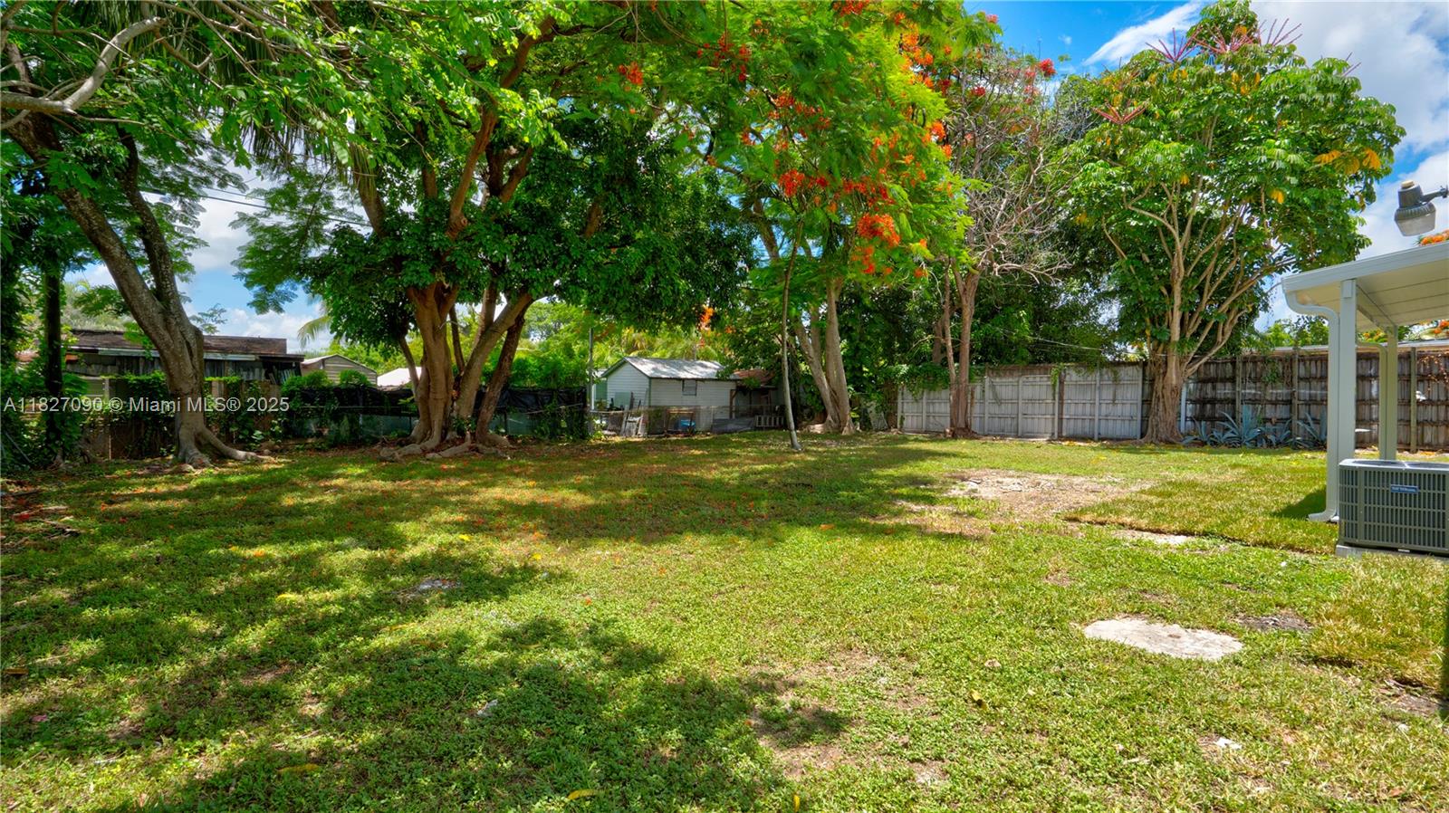 15459 Hayes Ln Property Photo 8