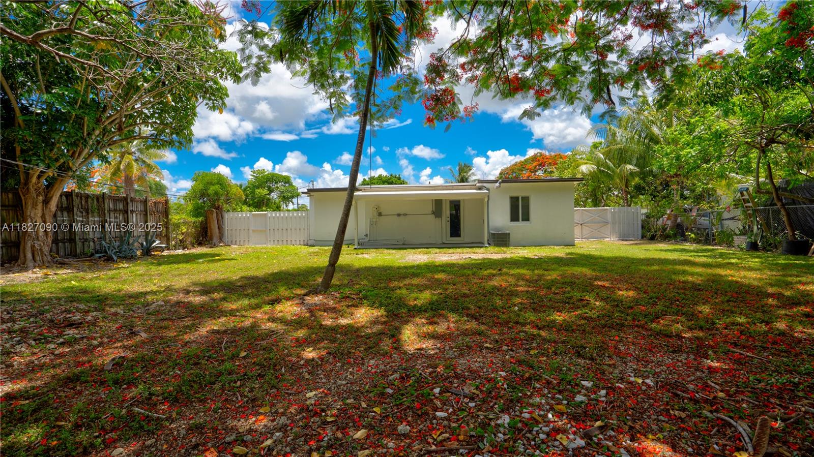15459 Hayes Ln Property Photo 11