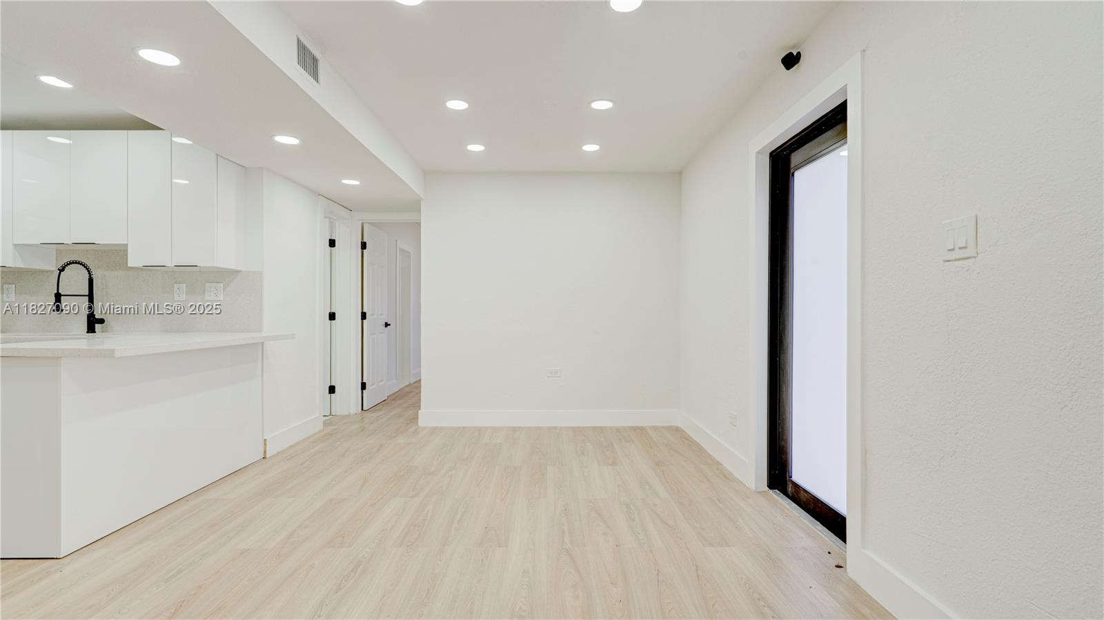 15459 Hayes Ln Property Photo 14