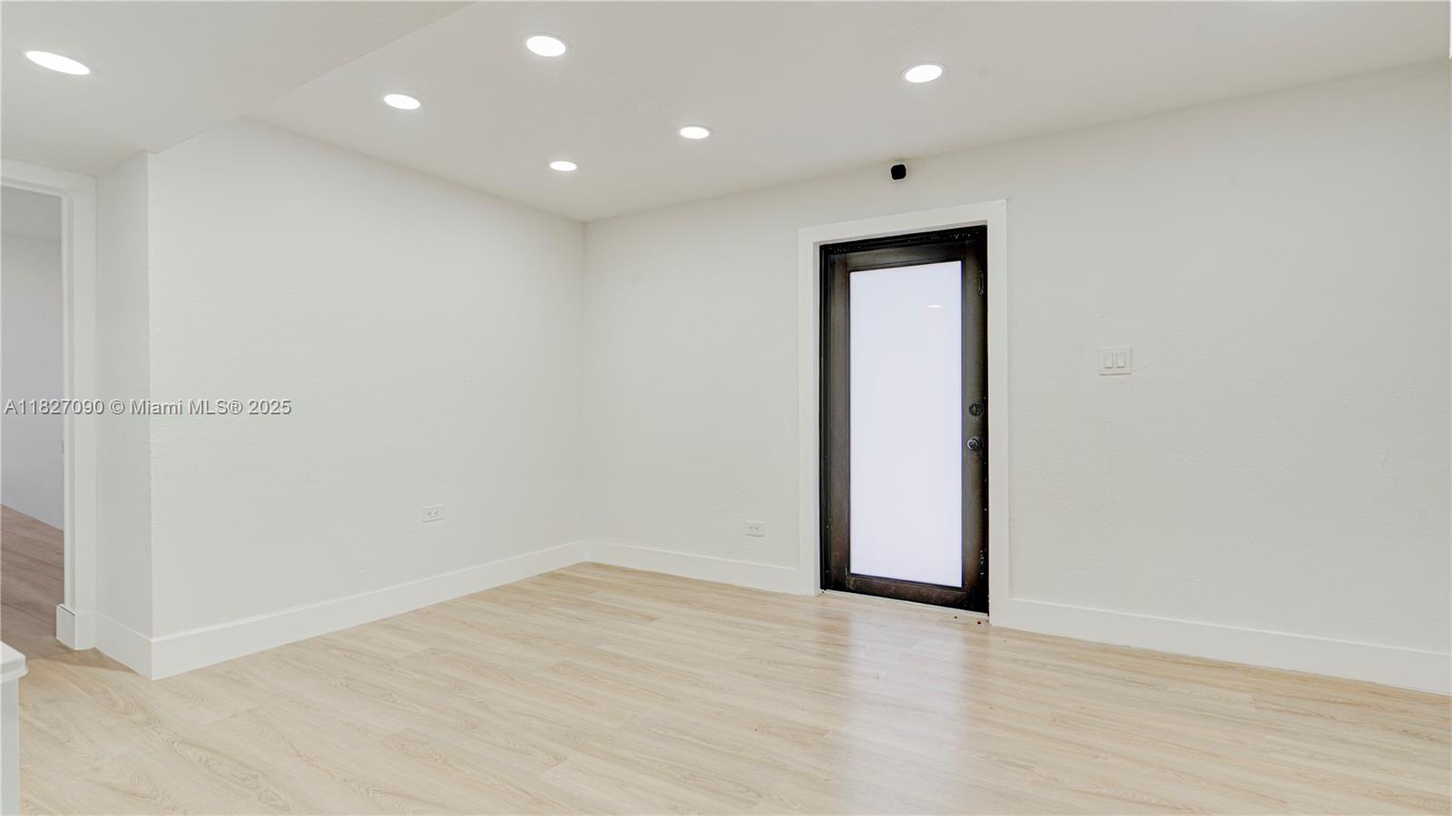 15459 Hayes Ln Property Photo 15