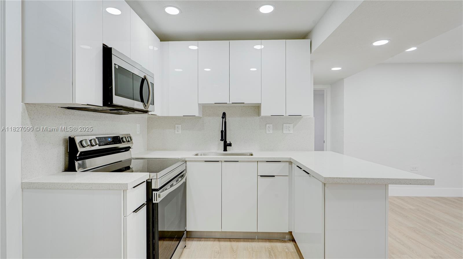 15459 Hayes Ln Property Photo 19
