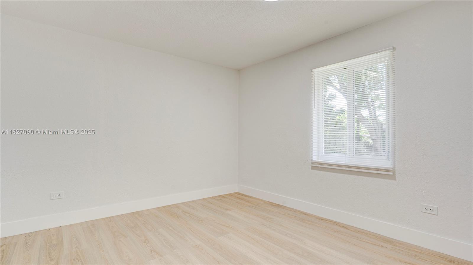 15459 Hayes Ln Property Photo 22